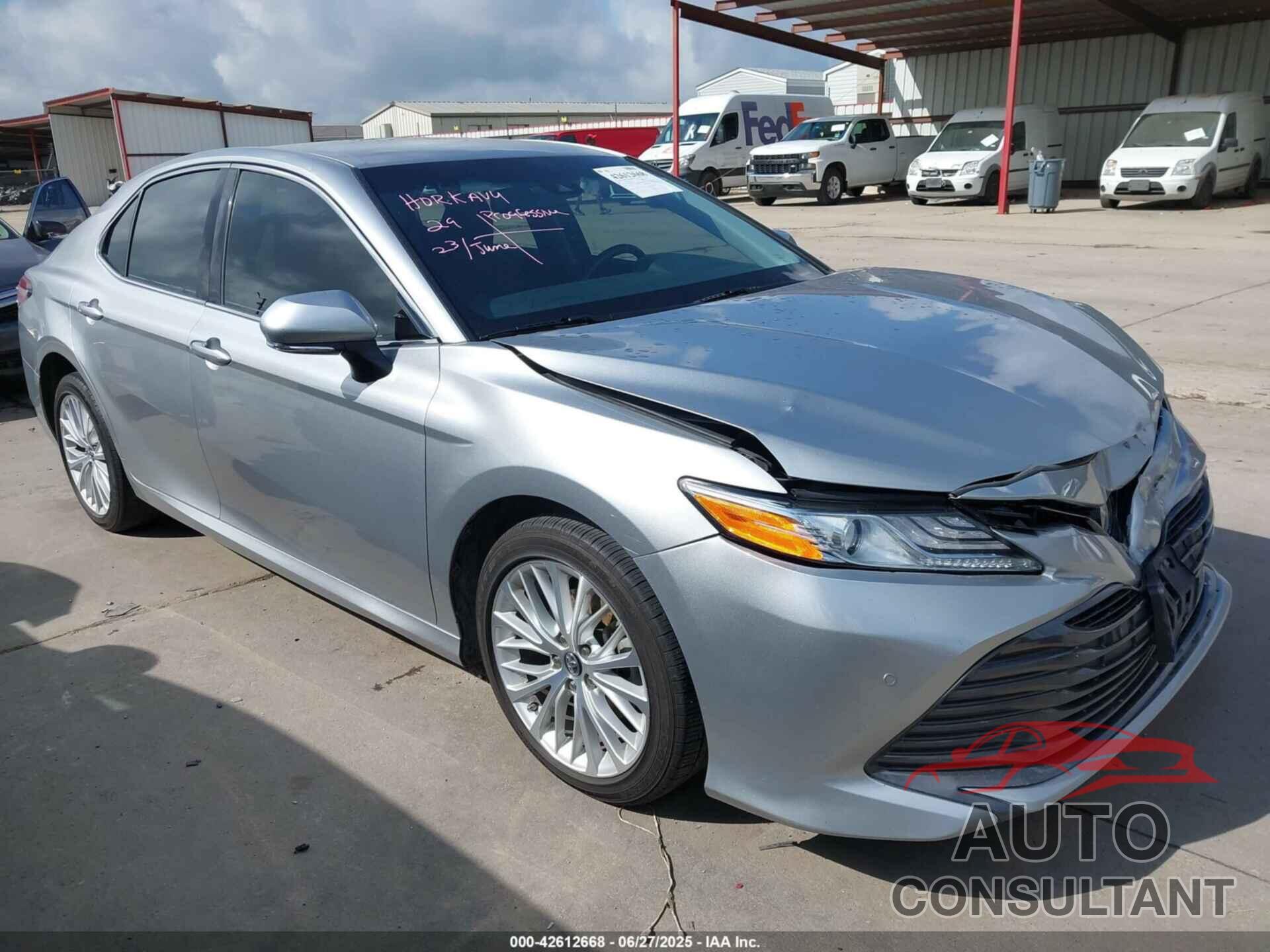 TOYOTA CAMRY 2018 - 4T1B11HK6JU047170