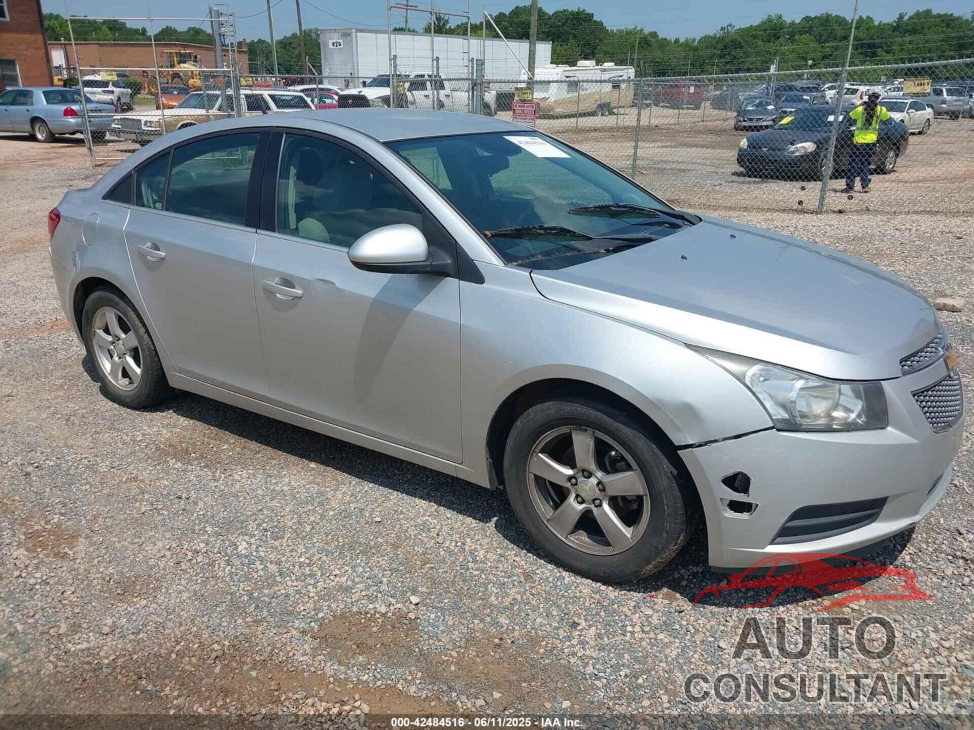 CHEVROLET CRUZE 2014 - 1G1PC5SB5E7439235