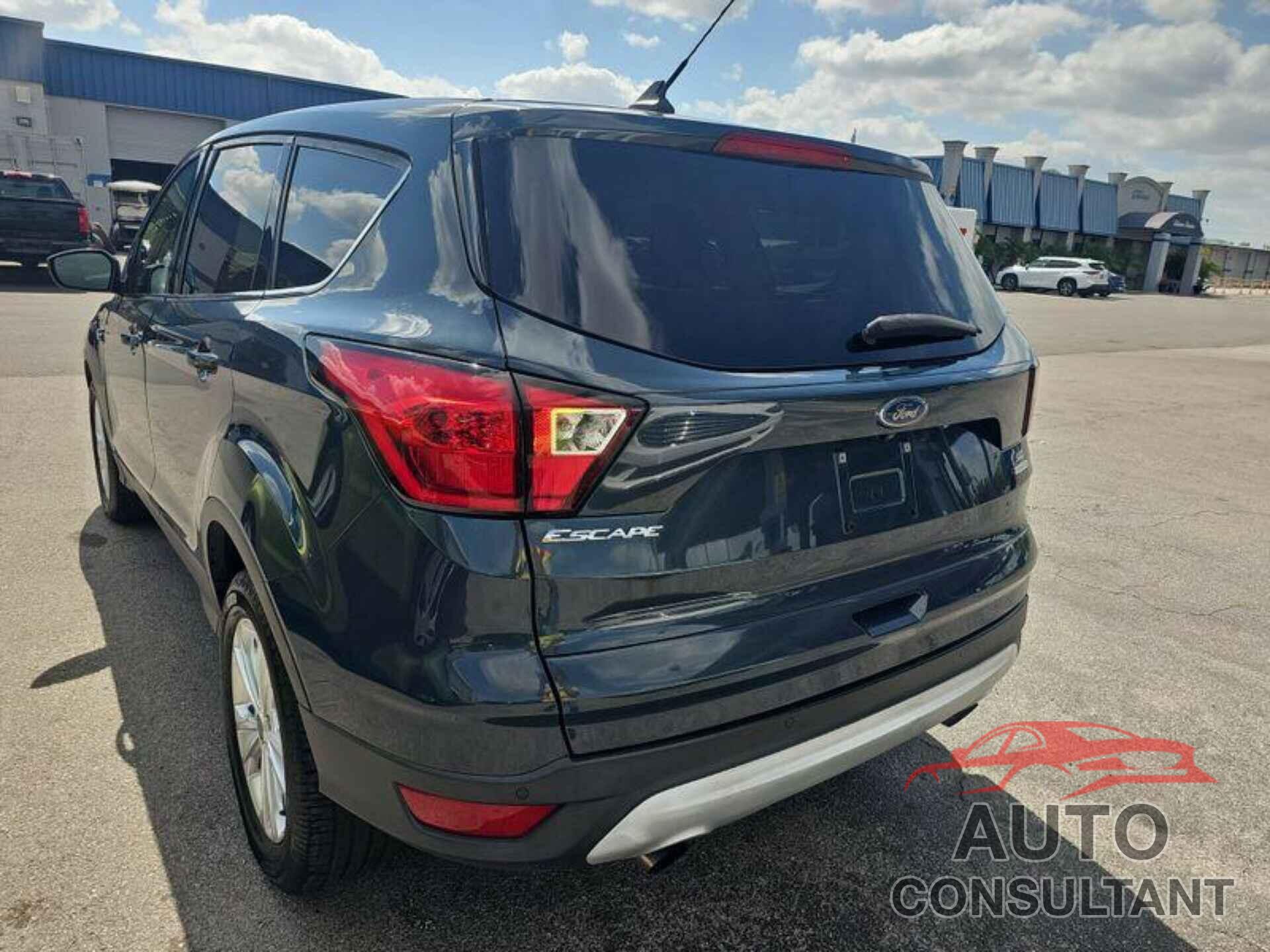 FORD ESCAPE 2019 - 1FMCU0GD2KUB82026