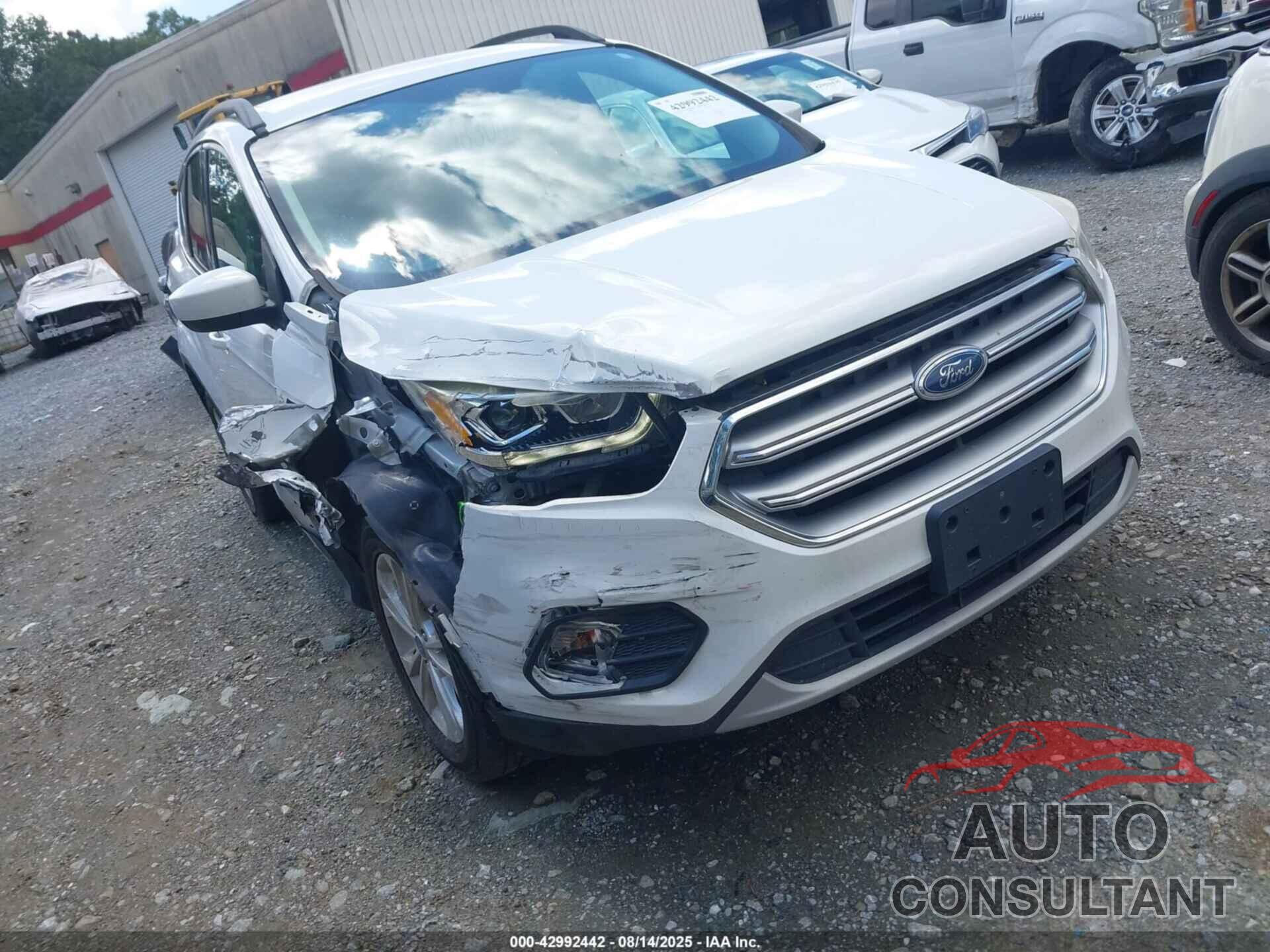 FORD ESCAPE 2017 - 1FMCU9GD5HUE61953