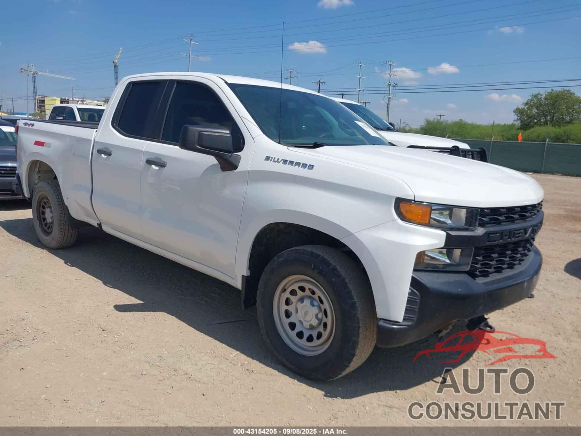 CHEVROLET SILVERADO 1500 2021 - 1GCRYAEF9MZ217650