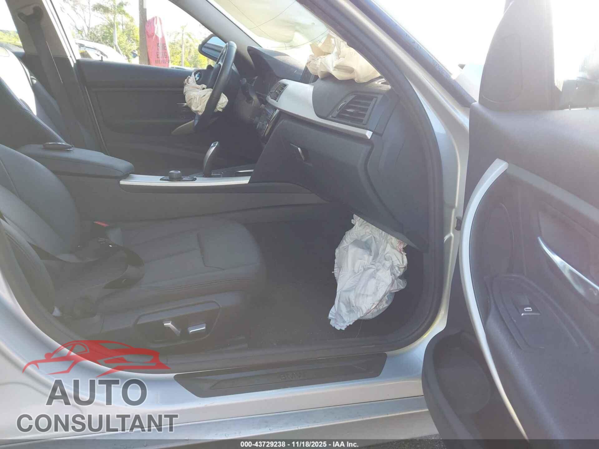 BMW 320I 2017 - WBA8E1G37HNU18402