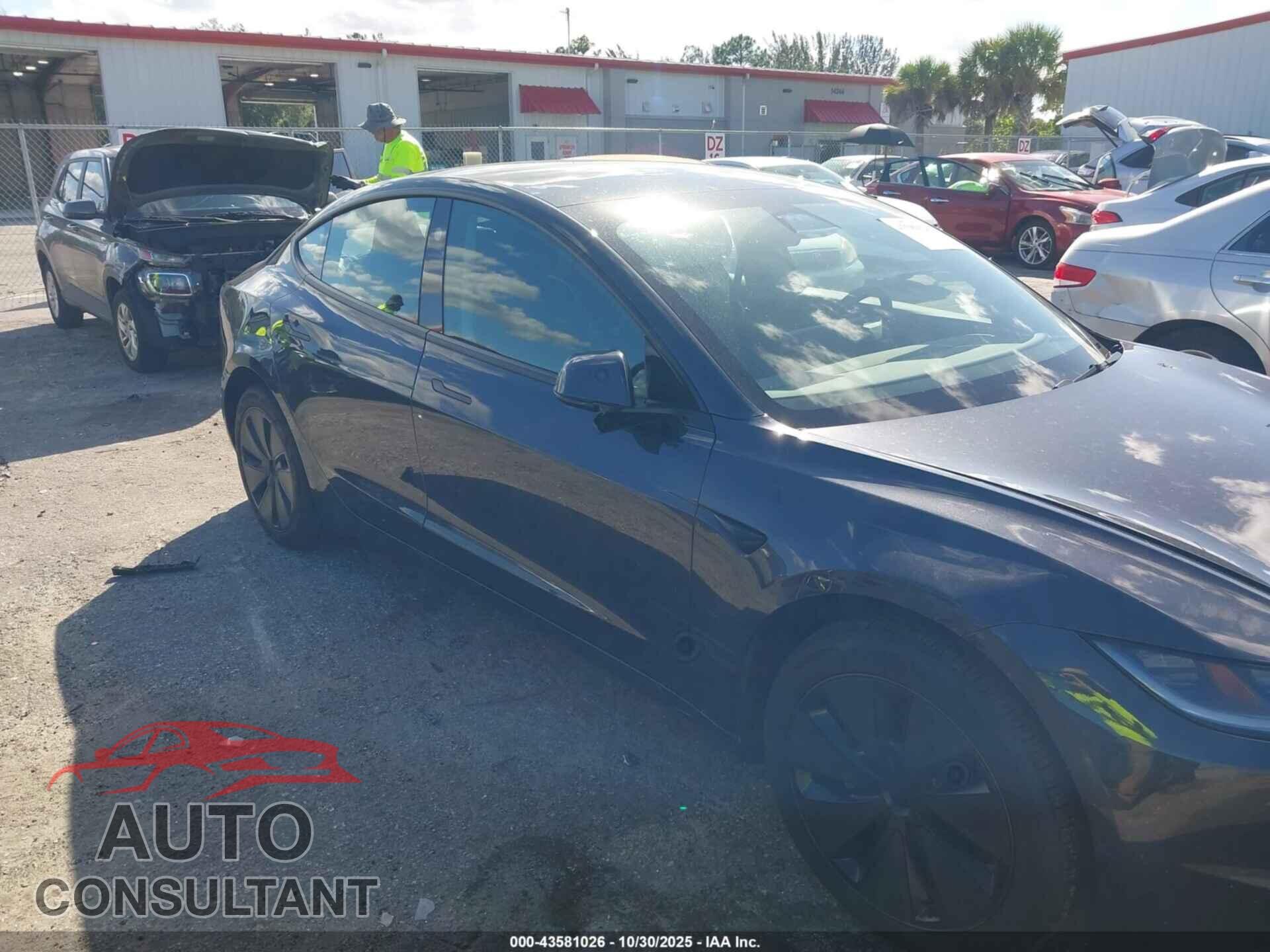 TESLA MODEL 3 2024 - 5YJ3E1EA9RF737721