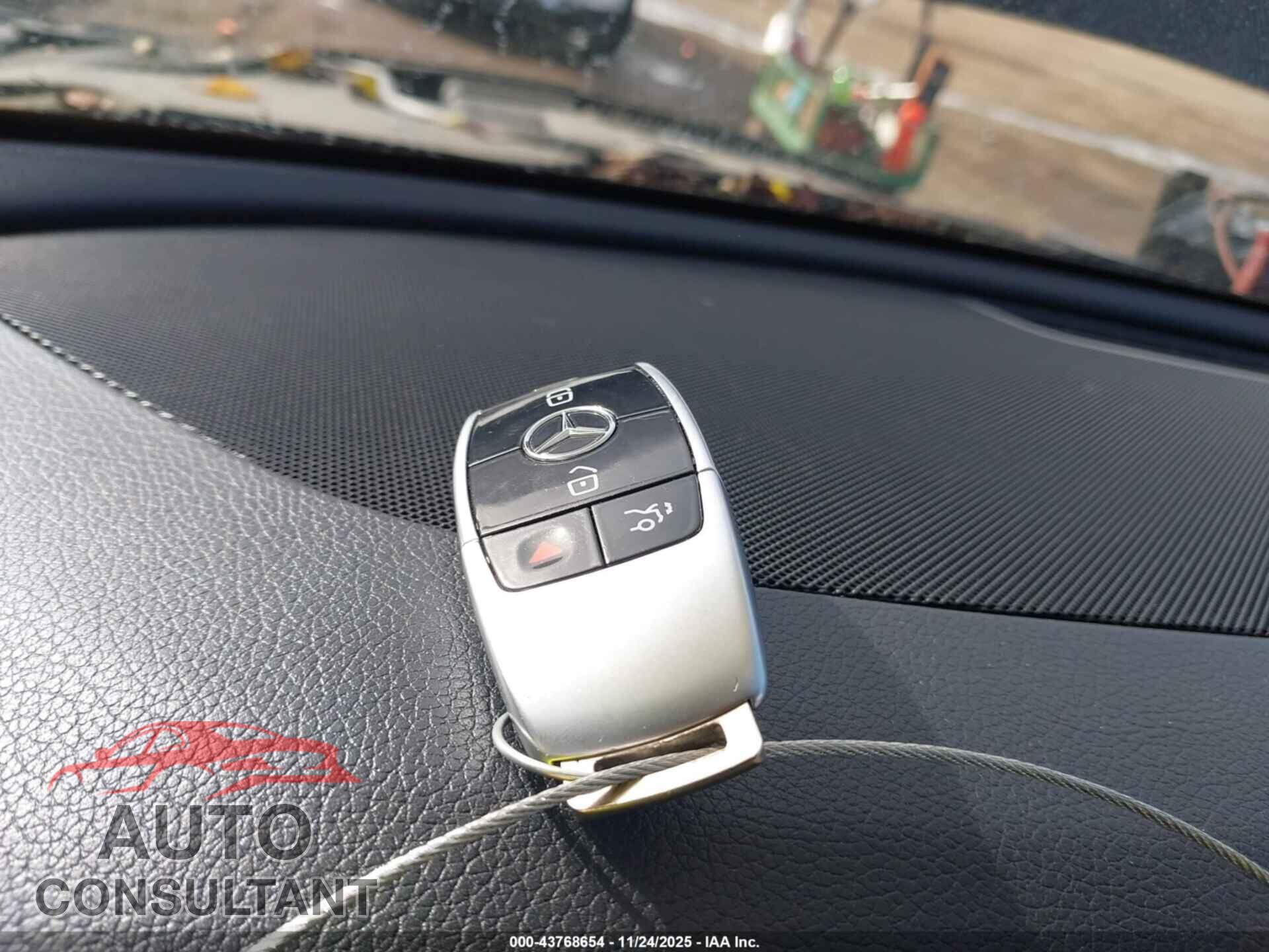 MERCEDES-BENZ E 300 2017 - WDDZF4KB6HA014556