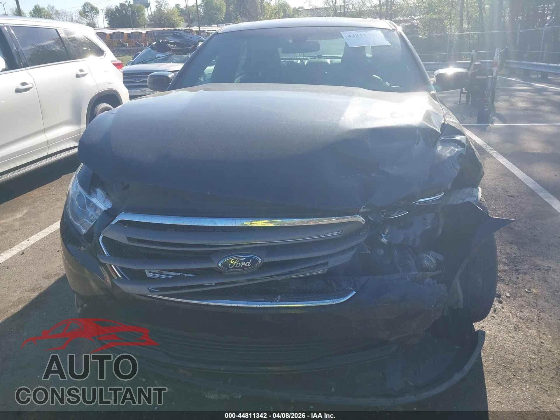 FORD TAURUS 2018 - 1FAHP2H81JG132123