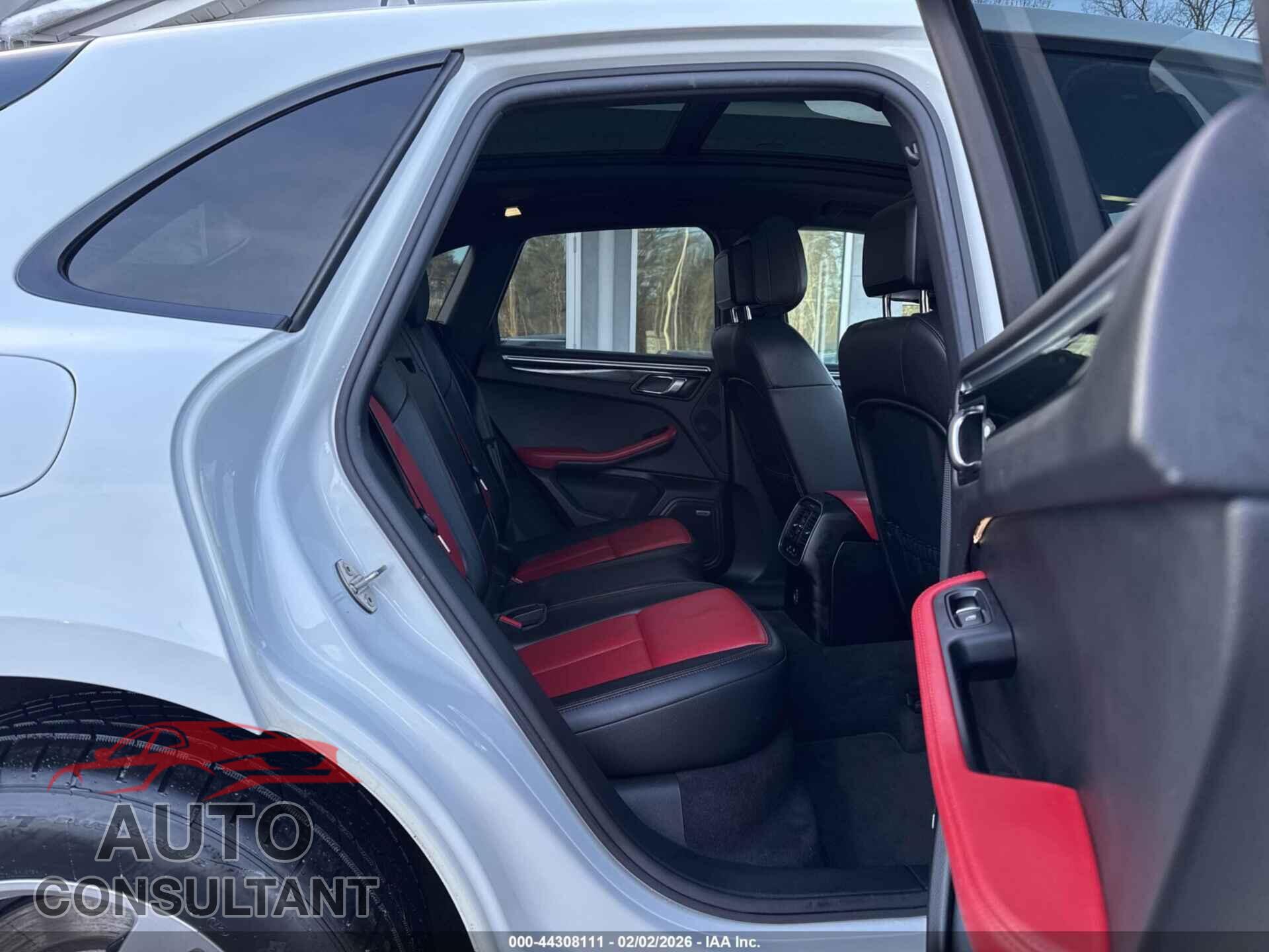 PORSCHE MACAN 2017 - WP1AA2A52HLB83627