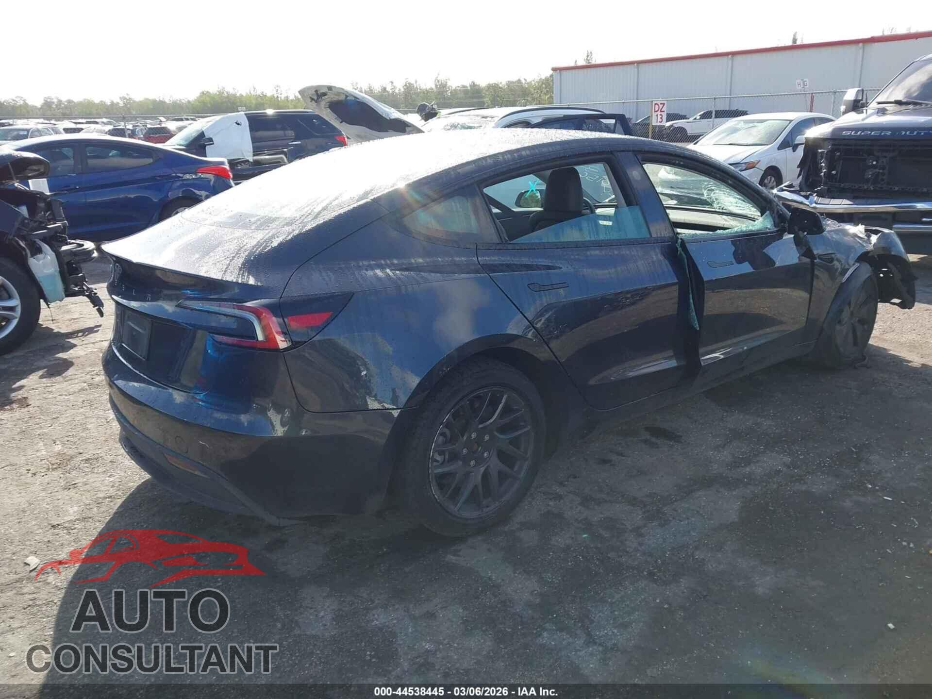 TESLA MODEL 3 2024 - 5YJ3E1EA9RF760156