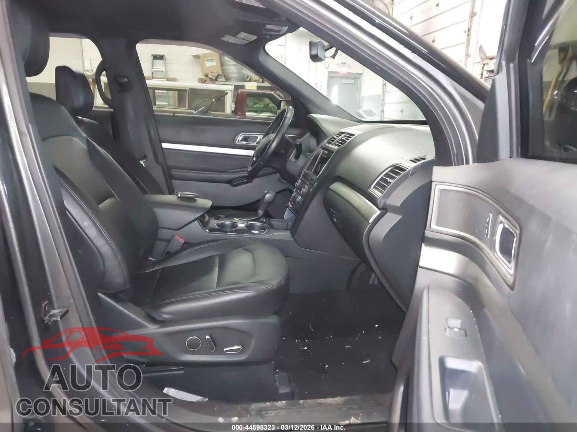 FORD EXPLORER 2018 - 1FM5K7D80JGB03948