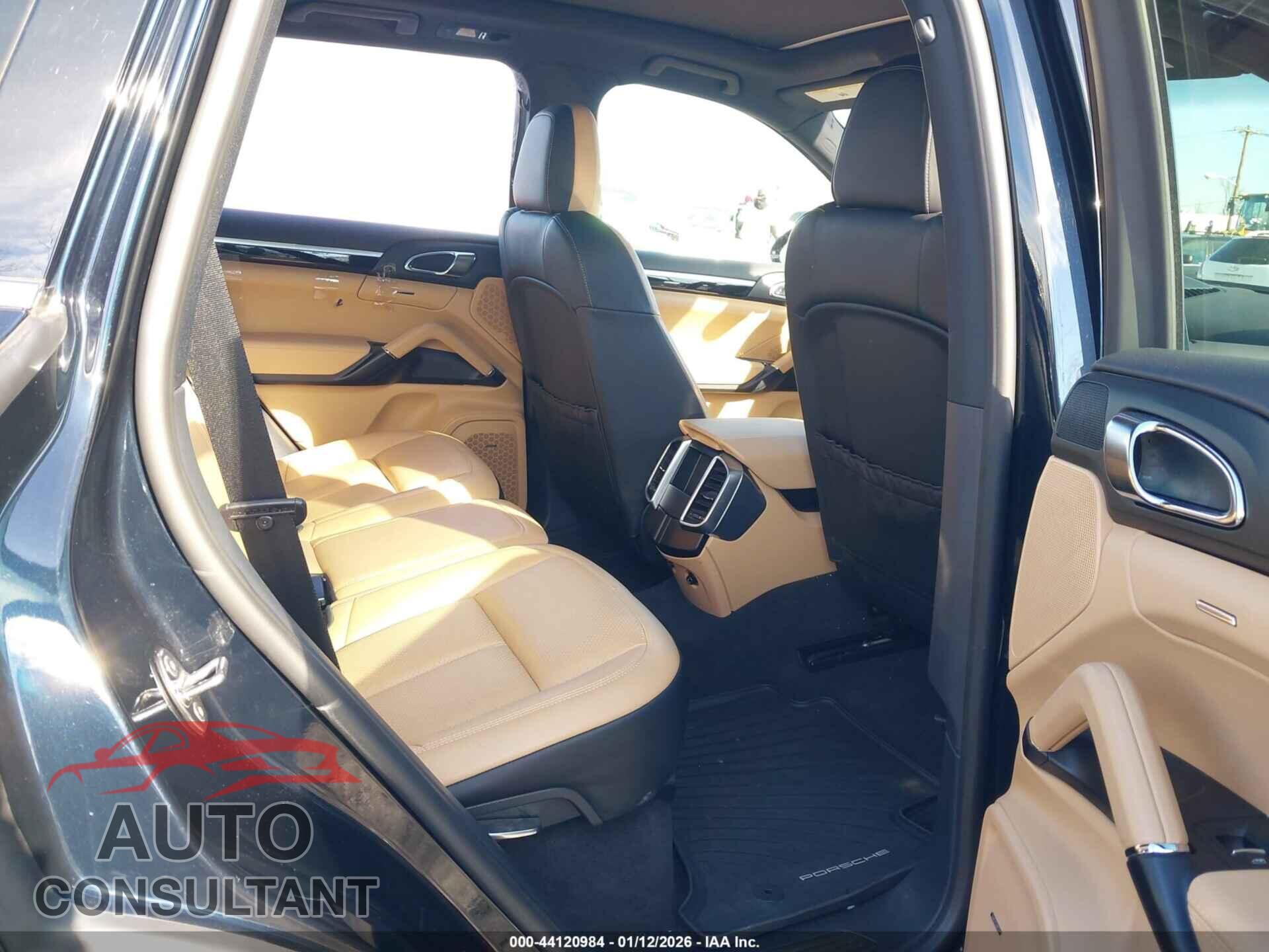 PORSCHE CAYENNE 2016 - WP1AA2A25GLA10088