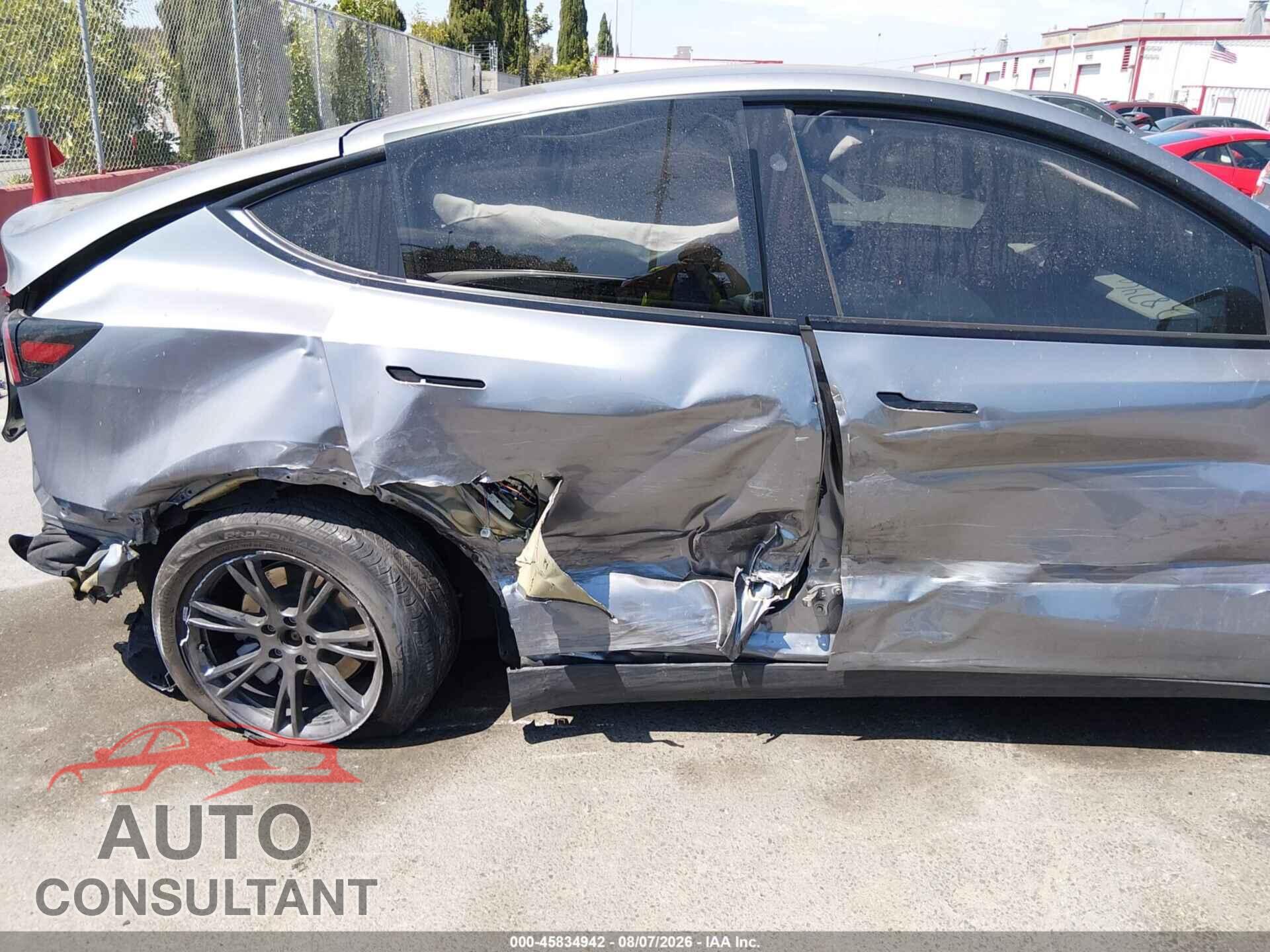 TESLA MODEL Y 2025 - 7SAYGDED3SF311446