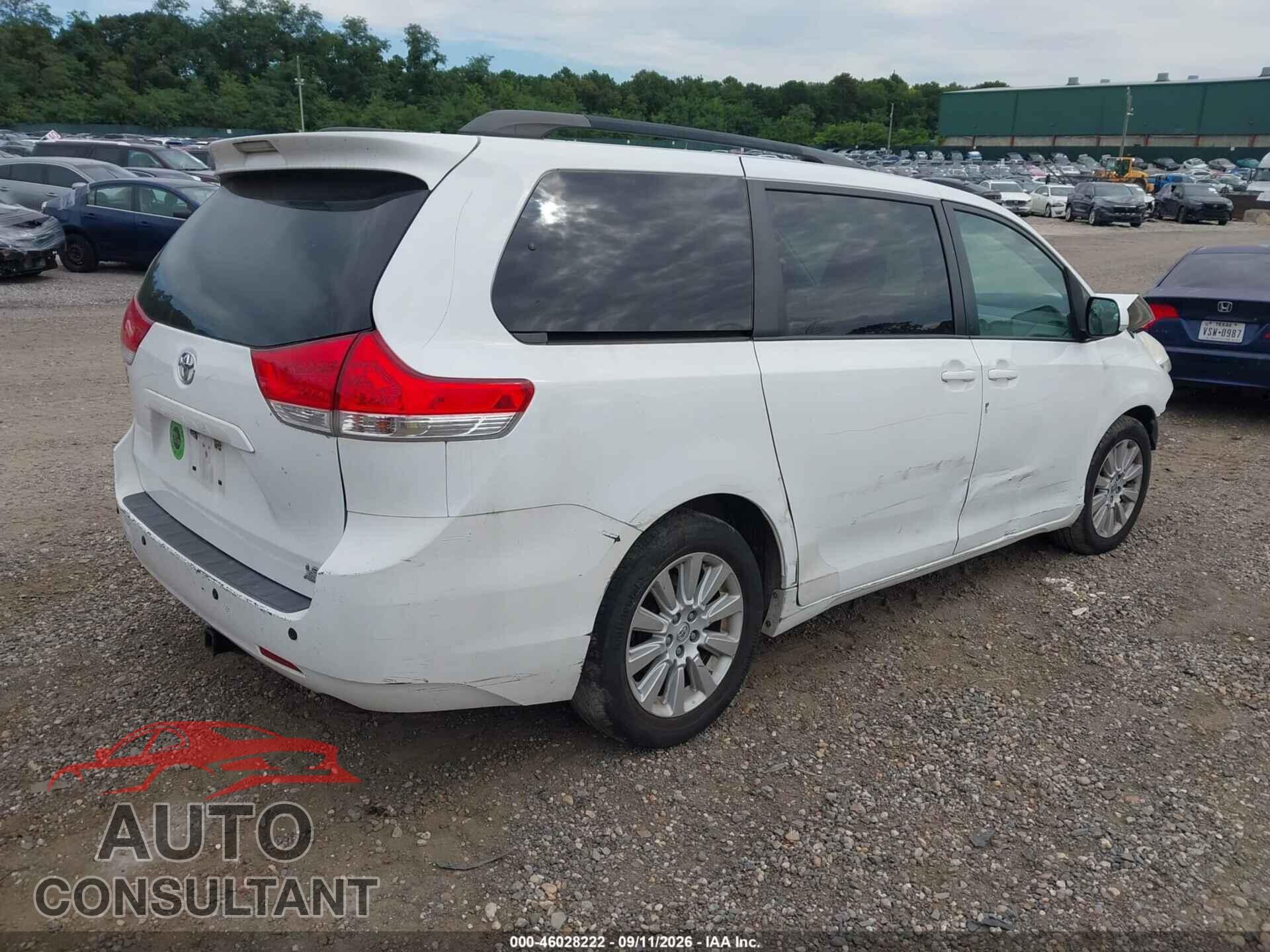 TOYOTA SIENNA 2014 - 5TDJK3DC7ES082009