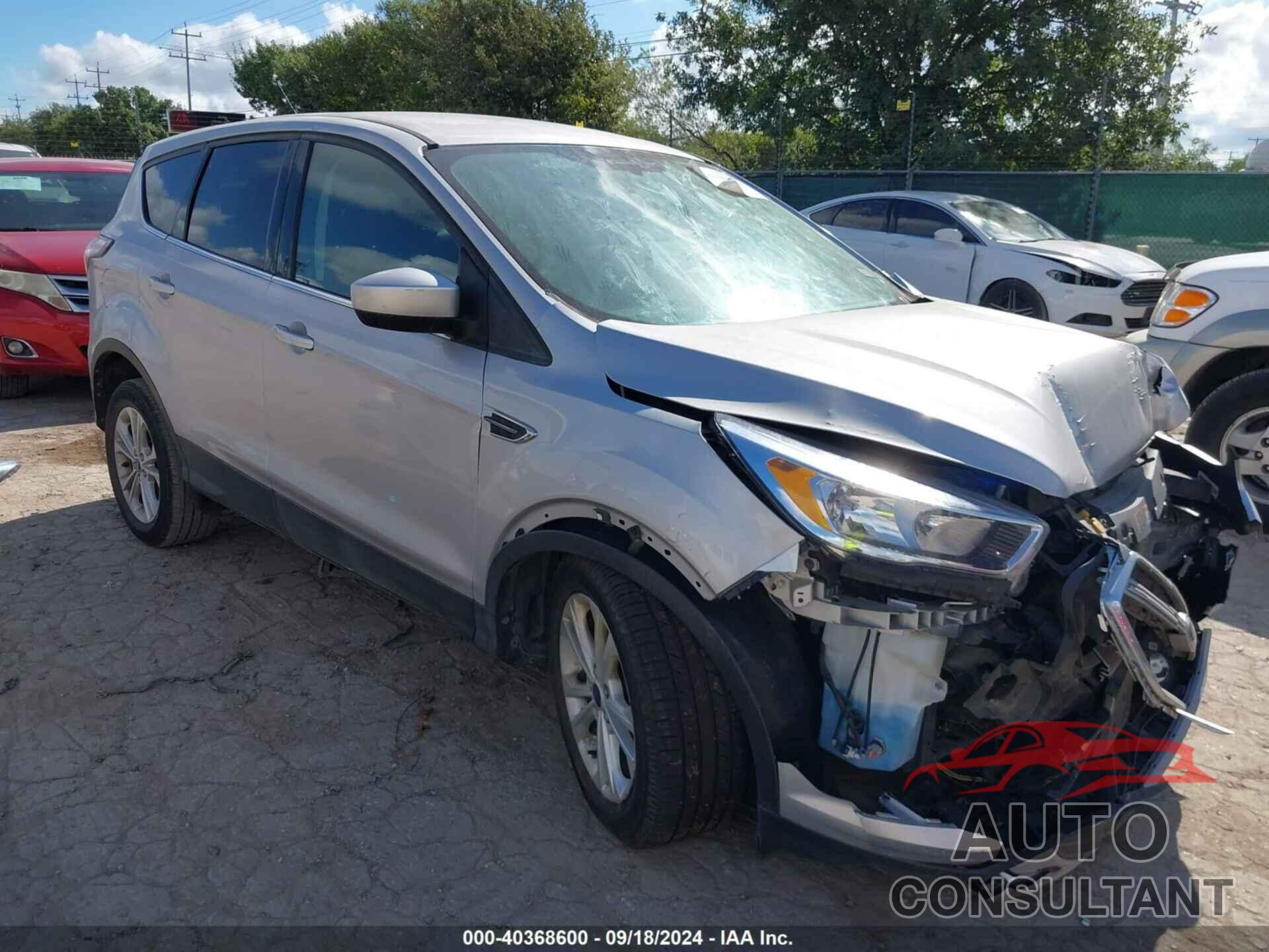 FORD ESCAPE 2017 - 1FMCU0G9XHUB05442