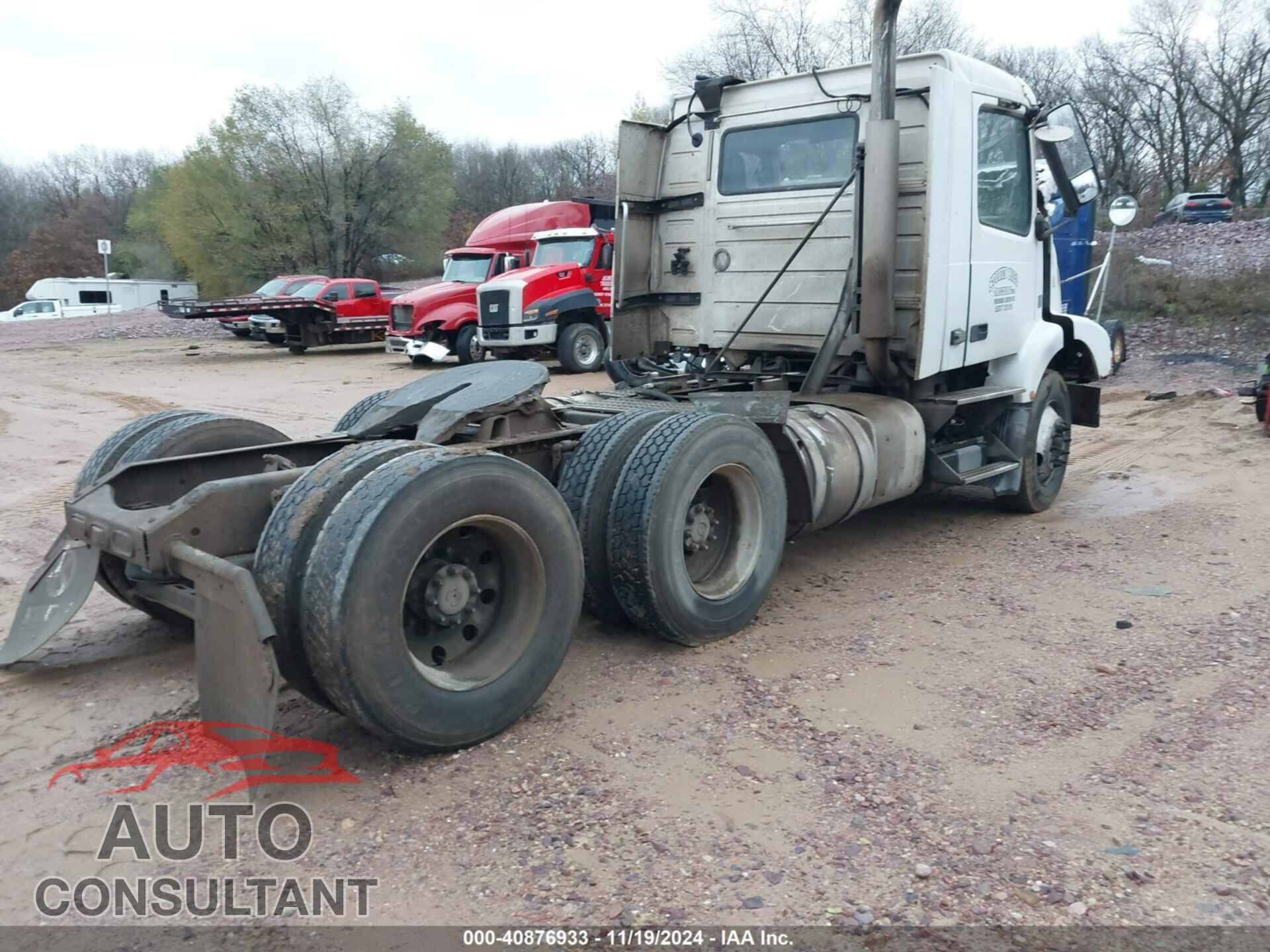VOLVO VN 2013 - 4V4MC9EH8DN564231