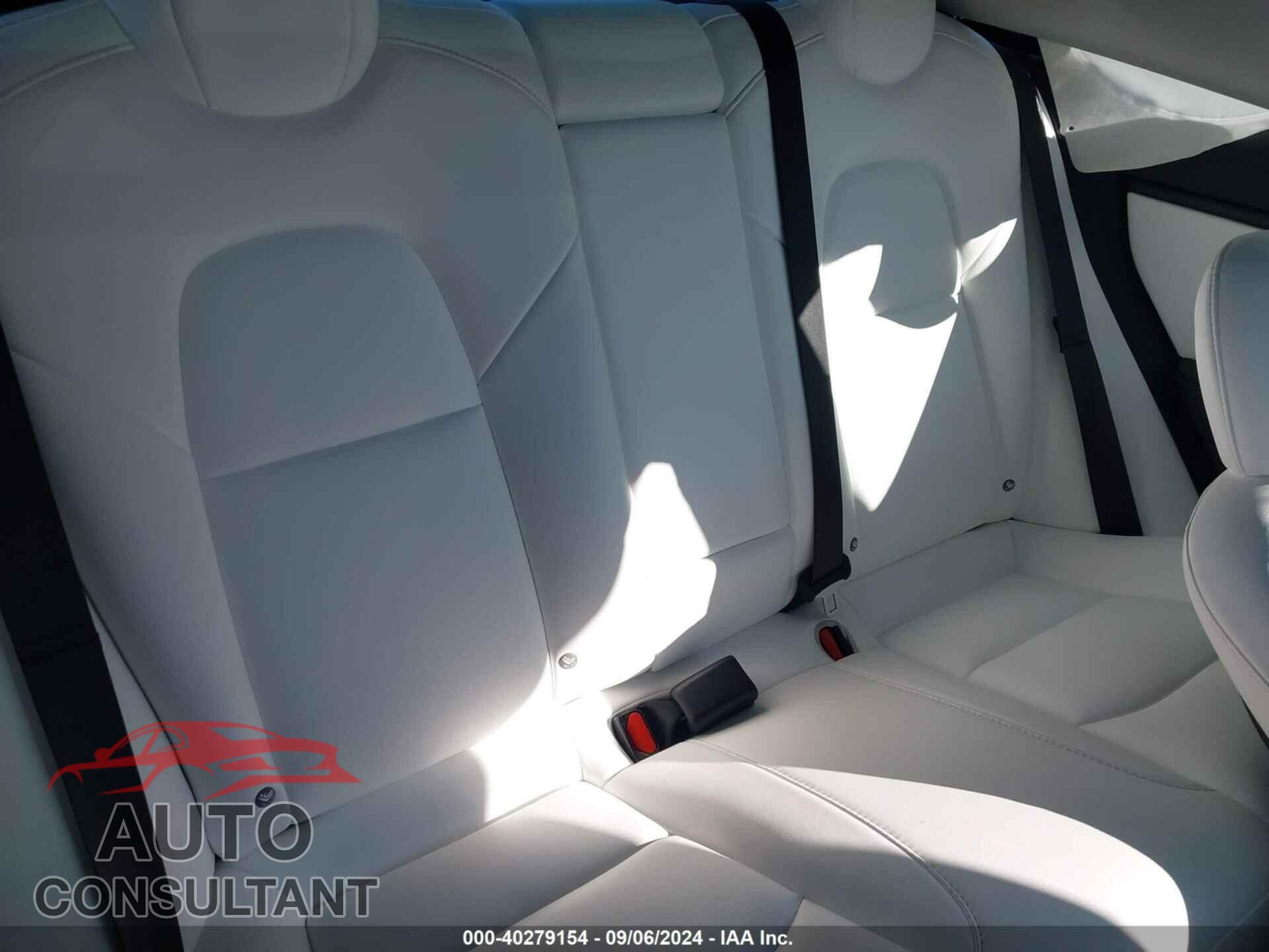 TESLA MODEL 3 2018 - 5YJ3E1EB0JF097556
