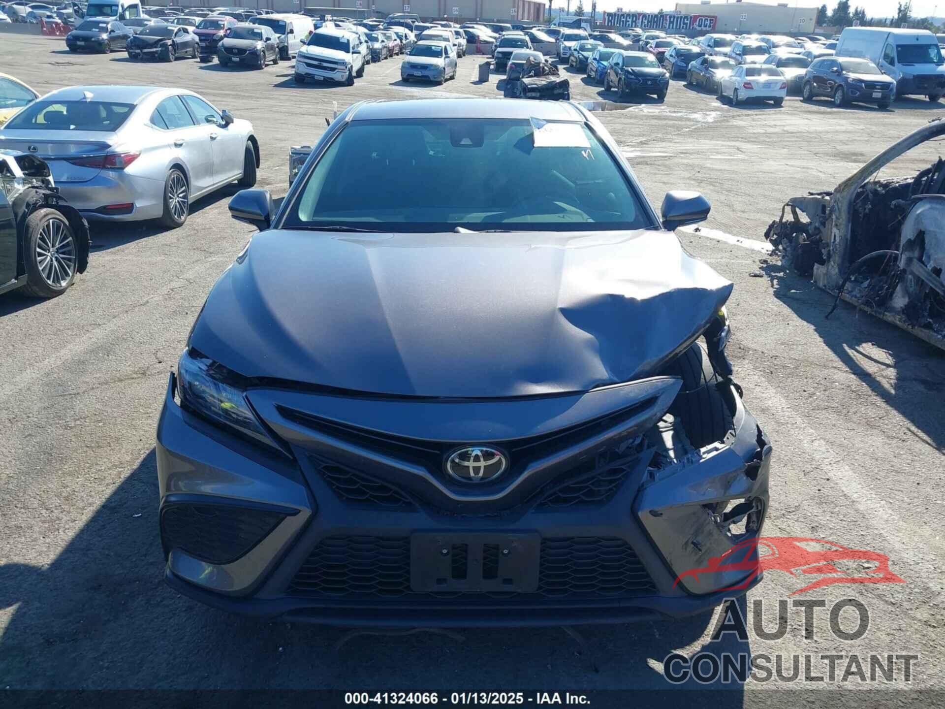 TOYOTA CAMRY 2022 - 4T1T11AK9NU709831