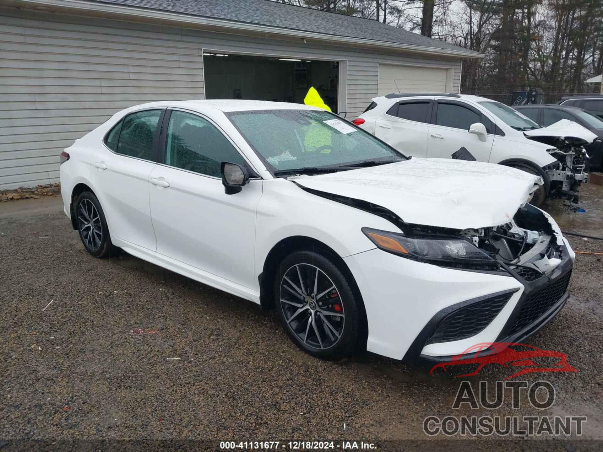 TOYOTA CAMRY 2021 - 4T1G11AKXMU435524