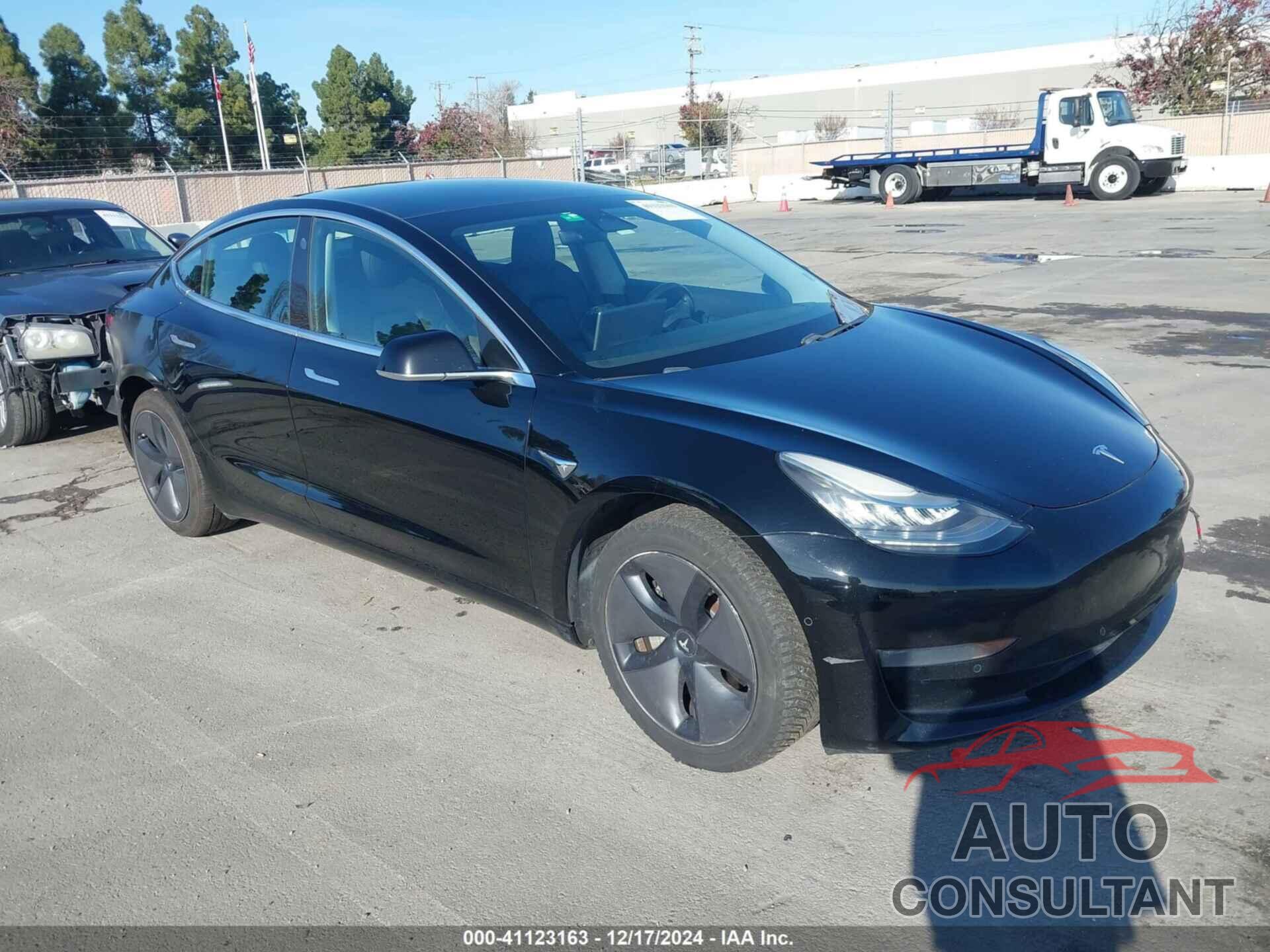 TESLA MODEL 3 2019 - 5YJ3E1EB8KF208842