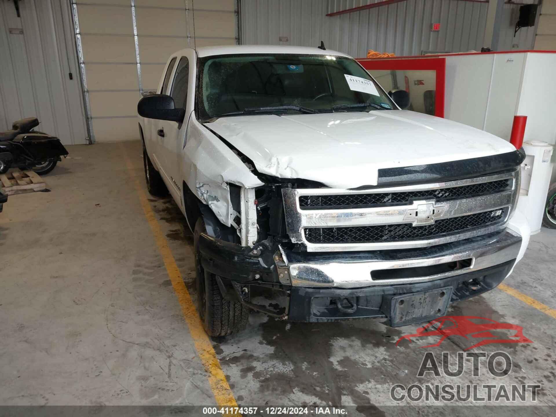 CHEVROLET SILVERADO 1500 2011 - 1GCRKSE38BZ215026