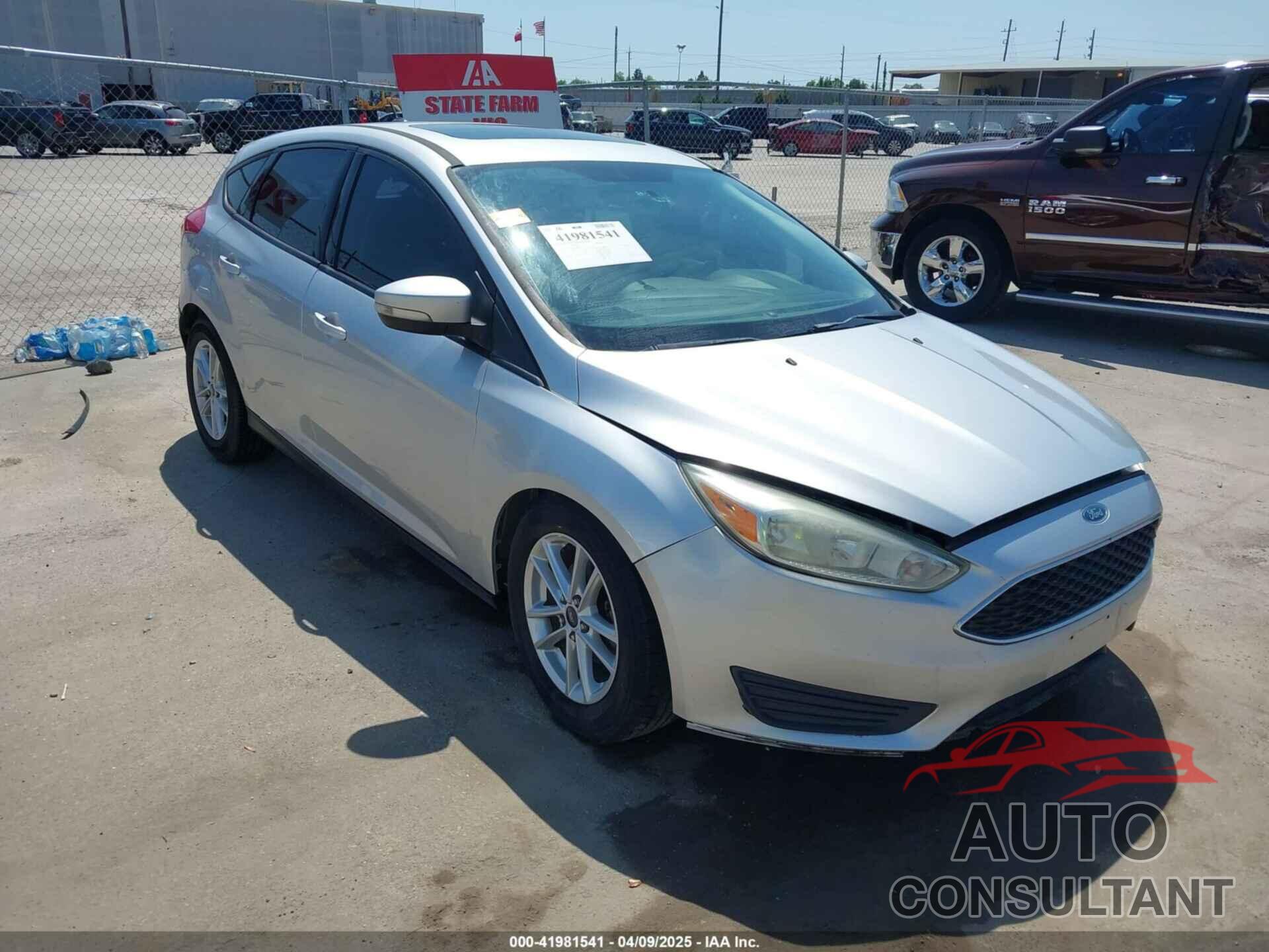 FORD FOCUS 2016 - 1FADP3K26GL264402