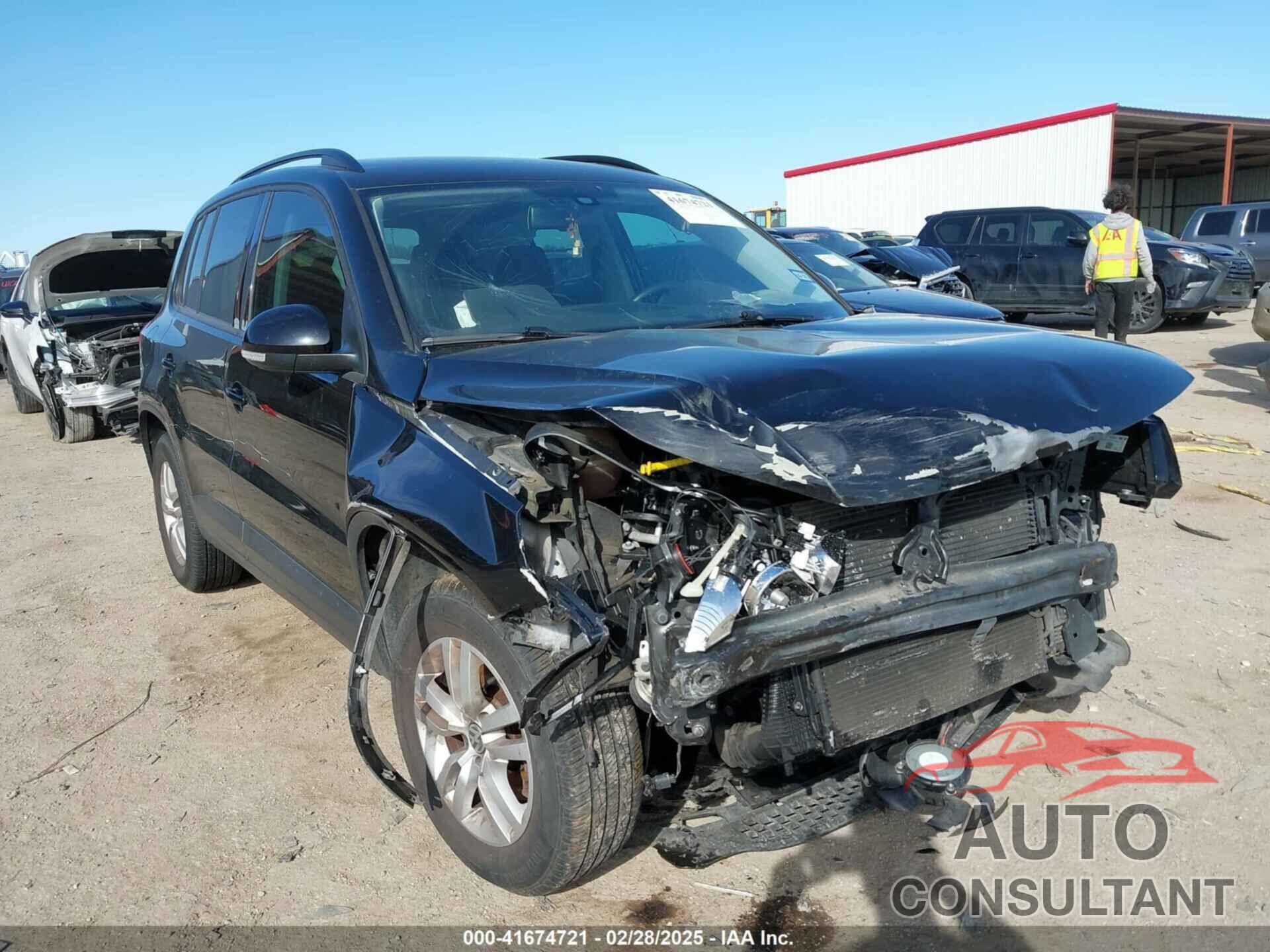 VOLKSWAGEN TIGUAN 2017 - WVGAV7AX1HK006511