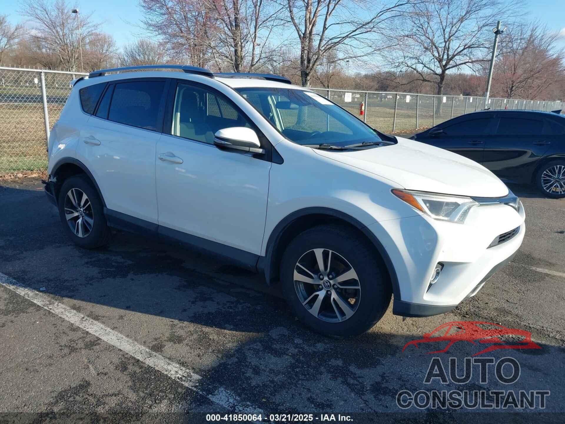 TOYOTA RAV4 2018 - JTMRFREV5JD252268