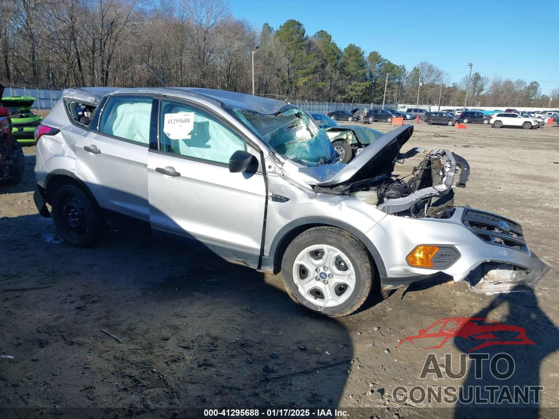 FORD ESCAPE 2017 - 1FMCU0F72HUD15484