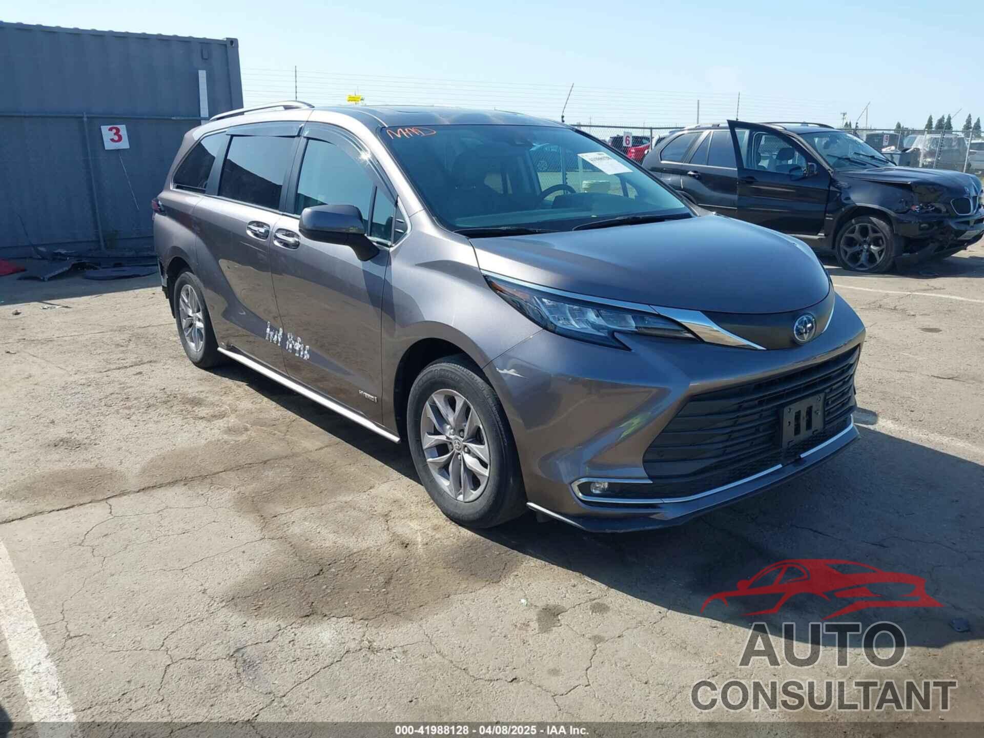 TOYOTA SIENNA 2021 - 5TDYSKFC4MS035573