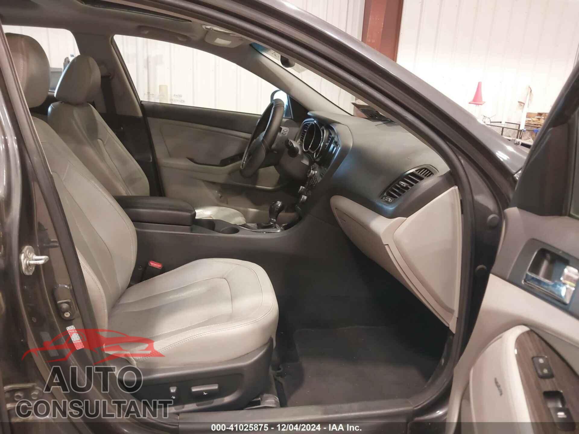 KIA OPTIMA 2011 - KNAGN4A75B5128076