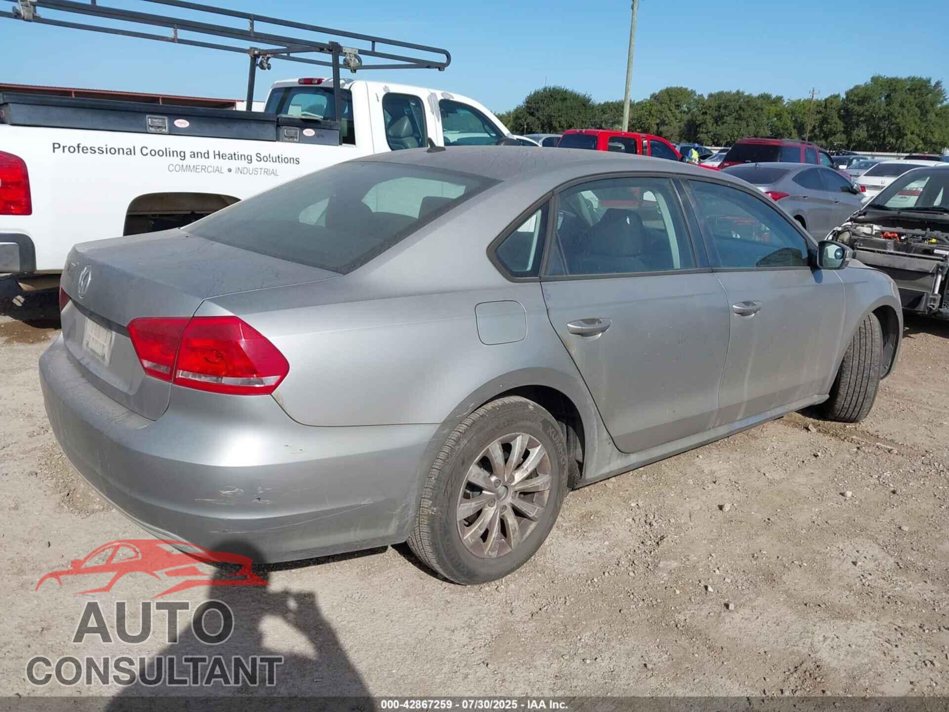 VOLKSWAGEN PASSAT 2013 - 1VWAP7A38DC036103