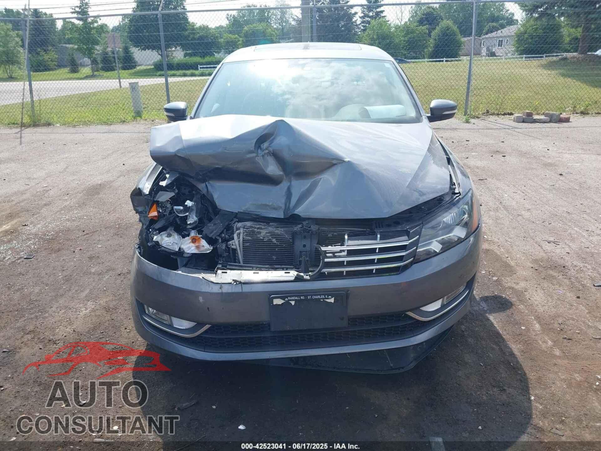 VOLKSWAGEN PASSAT 2014 - 1VWCT7A37EC005768