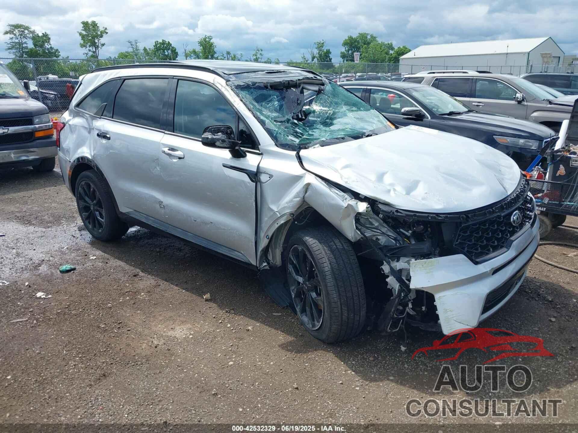 KIA SORENTO 2021 - 5XYRK4LF8MG036124