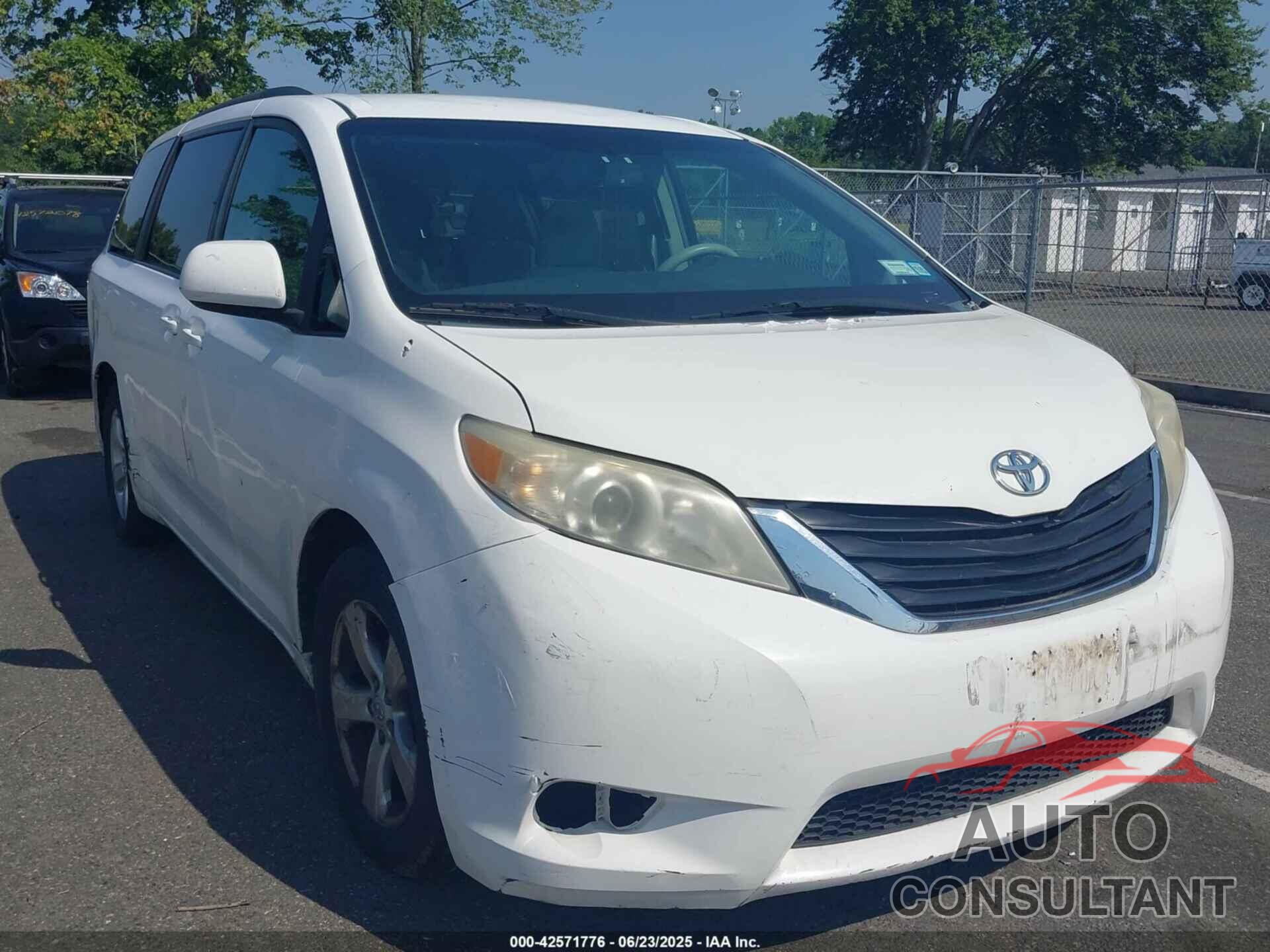 TOYOTA SIENNA 2011 - 5TDKK3DC7BS035000