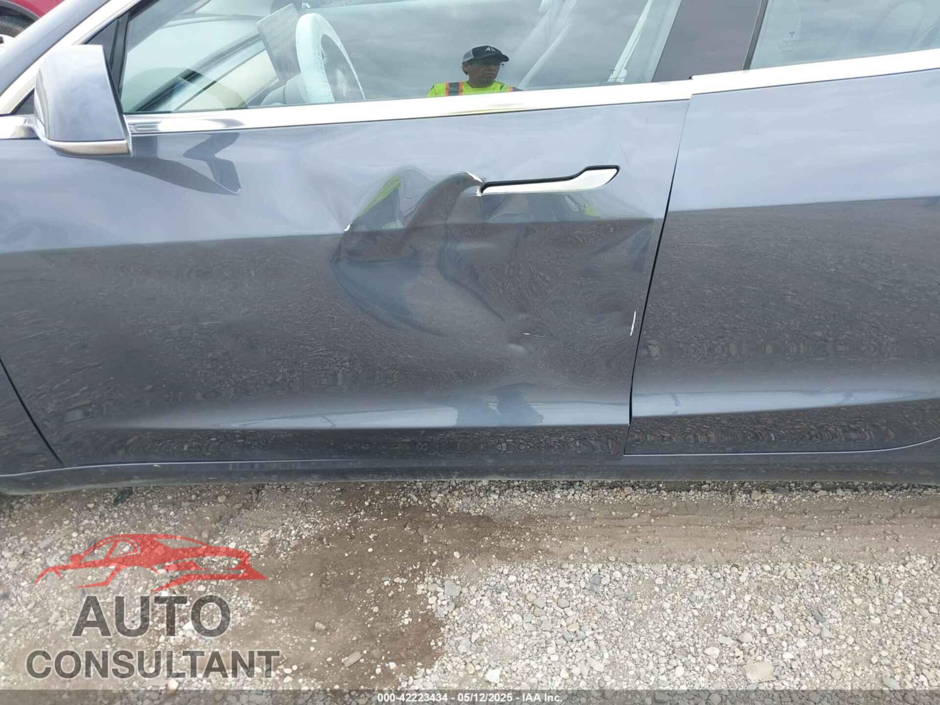 TESLA MODEL 3 2018 - 5YJ3E1EB4JF112379