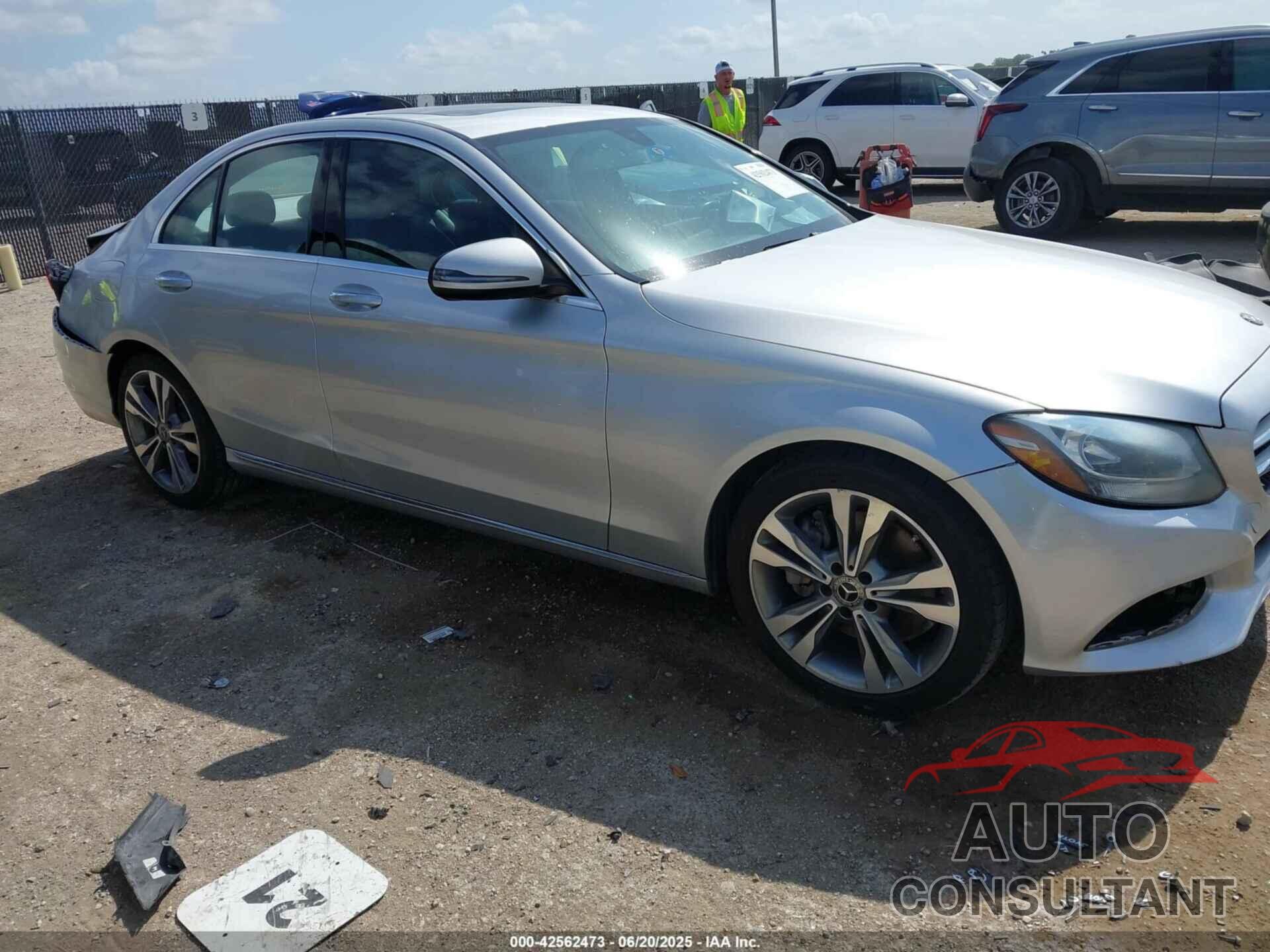 MERCEDES-BENZ C 300 2018 - 55SWF4JB4JU239701