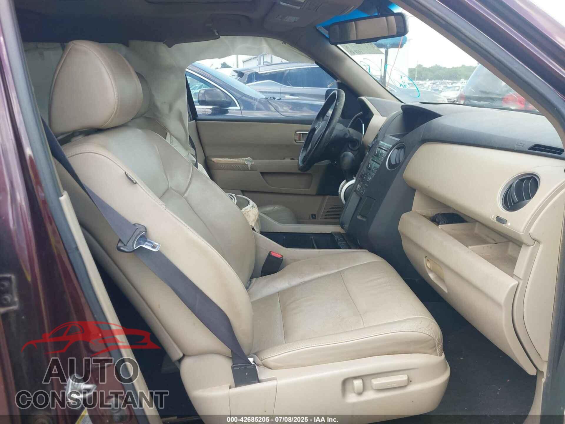 HONDA PILOT 2011 - 5FNYF4H68BB008028