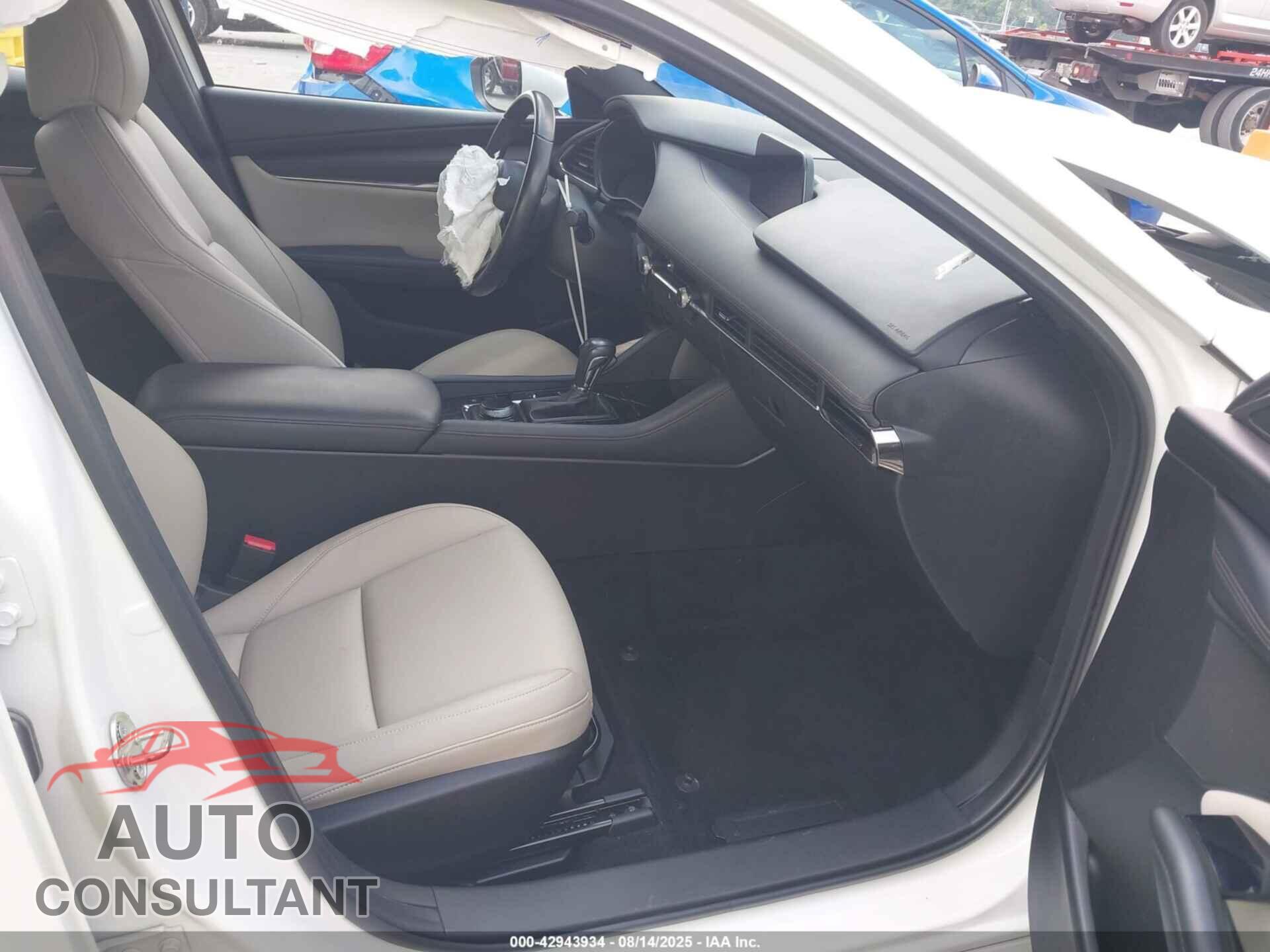 MAZDA MAZDA3 HATCHBACK 2019 - JM1BPBJM3K1124200