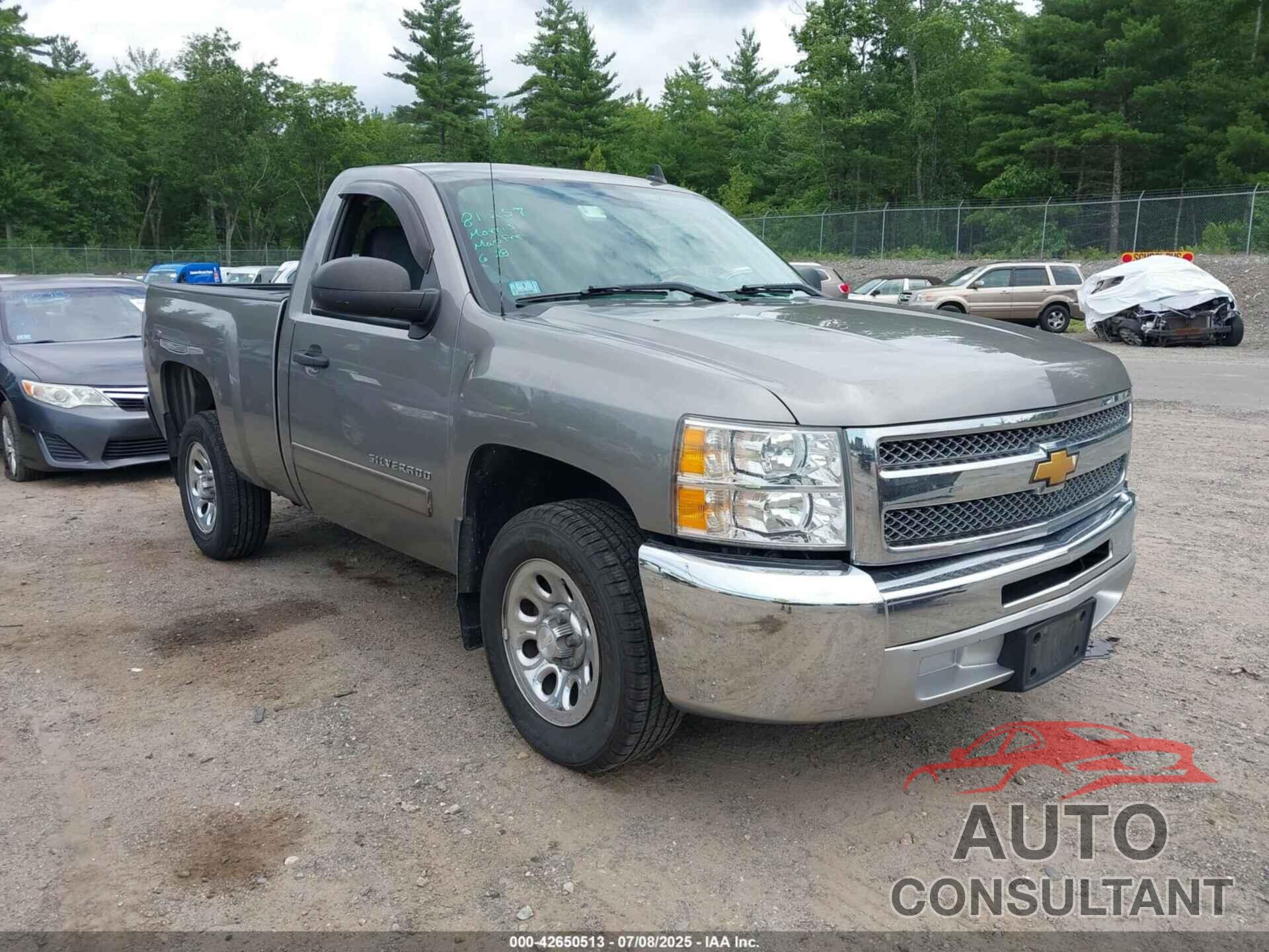 CHEVROLET SILVERADO 1500 2013 - 1GCNCSEA8DZ352108