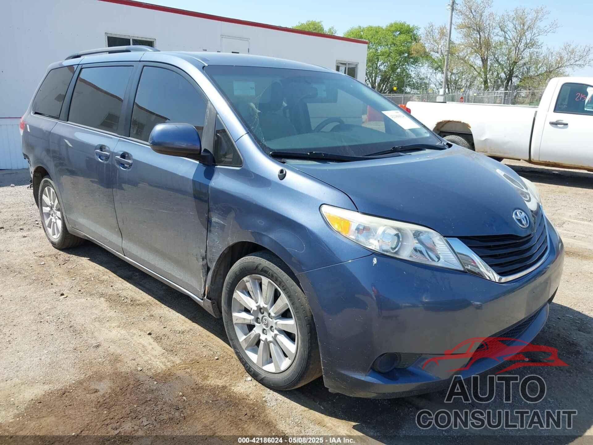 TOYOTA SIENNA 2013 - 5TDJK3DC2DS061888