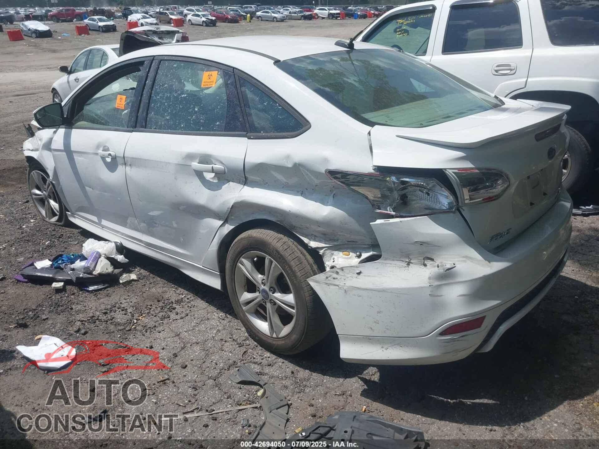 FORD FOCUS 2015 - 1FADP3F20FL260905