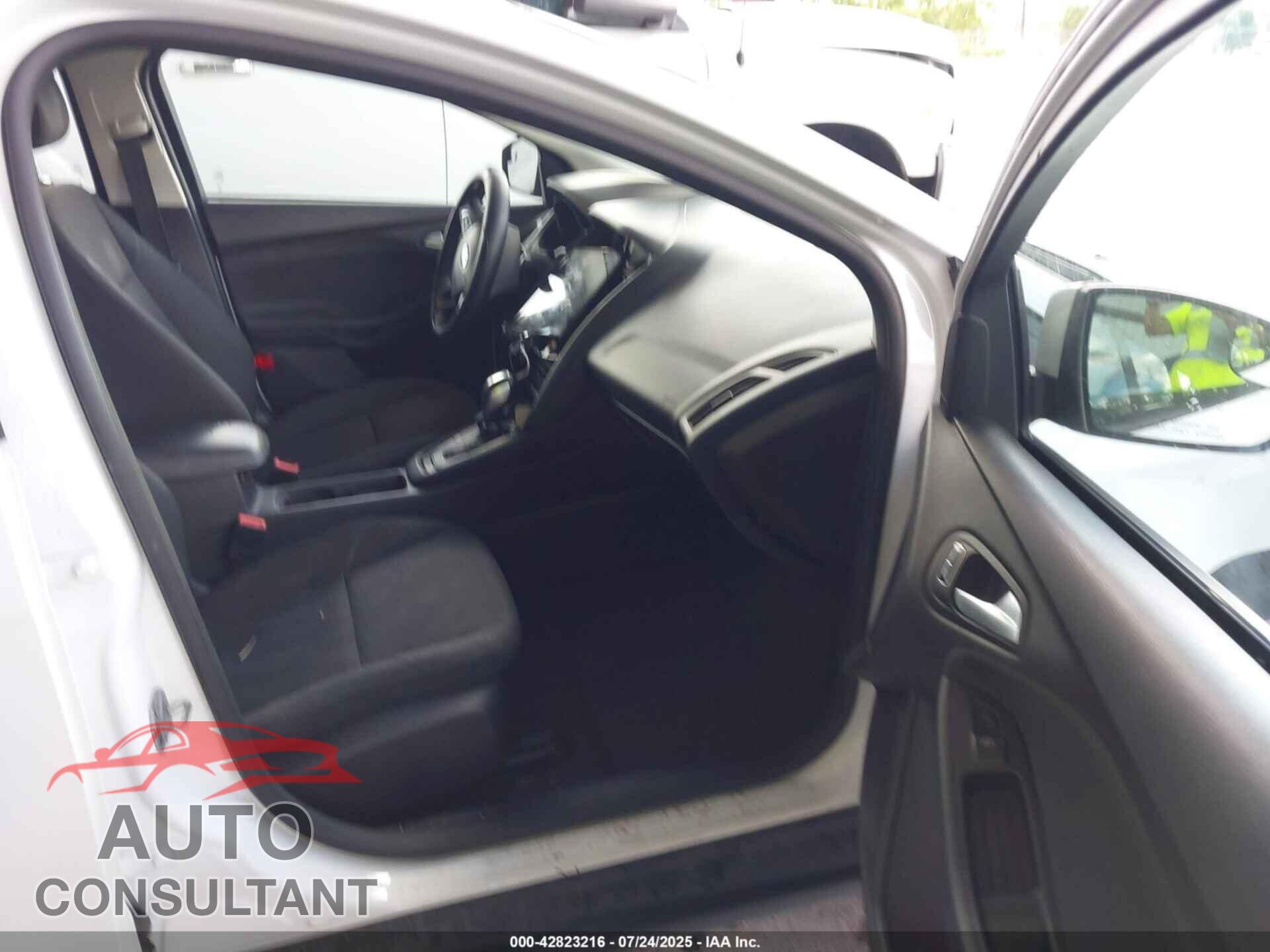 FORD FOCUS 2015 - 1FADP3F23FL372128