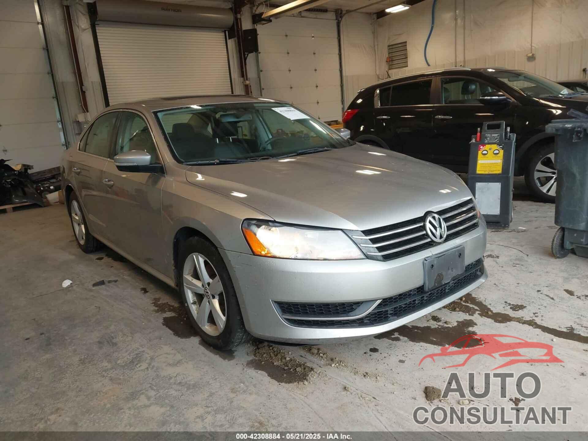 VOLKSWAGEN PASSAT 2013 - 1VWBP7A34DC024082