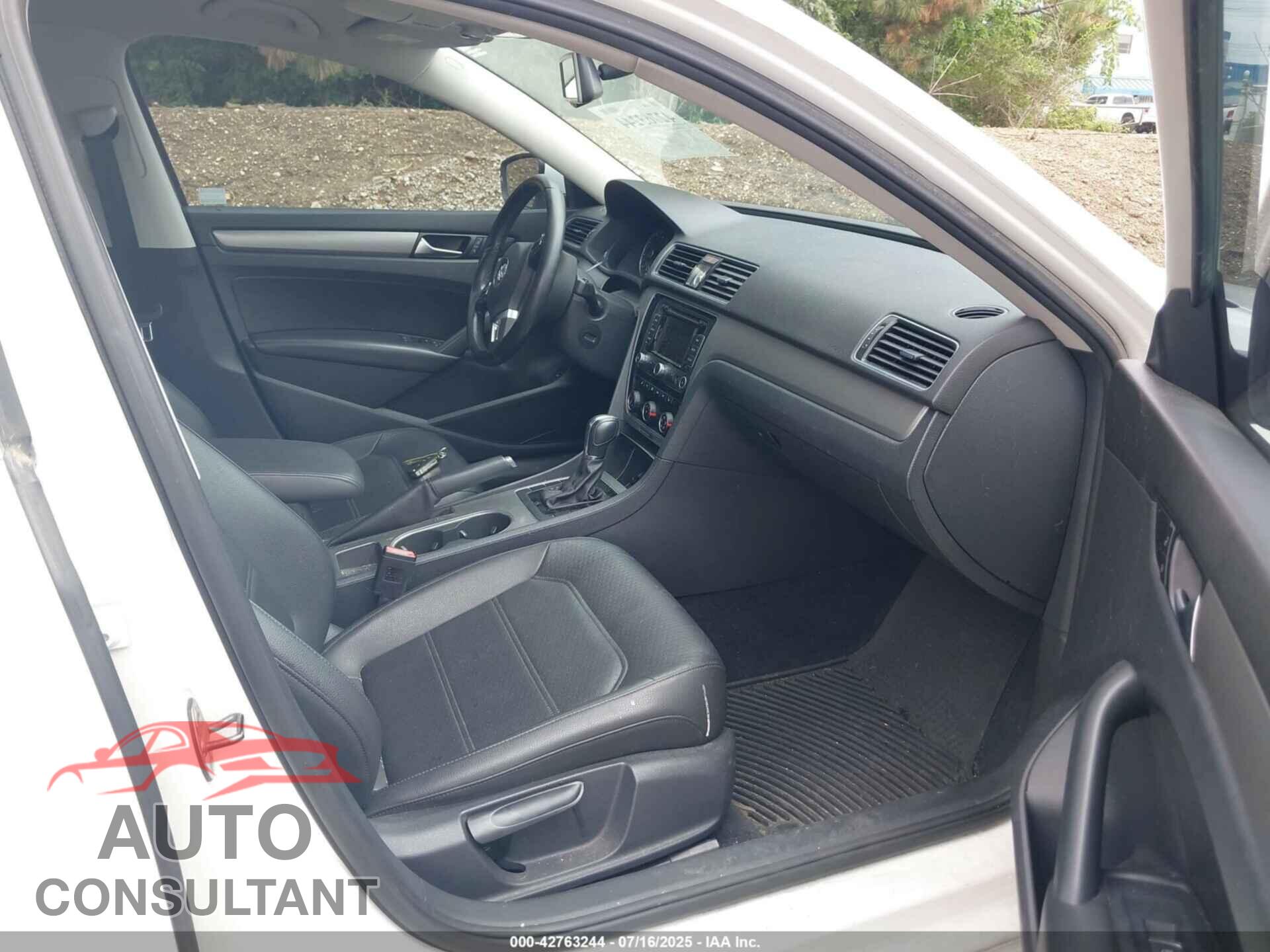 VOLKSWAGEN PASSAT 2014 - 1VWBT7A34EC064997