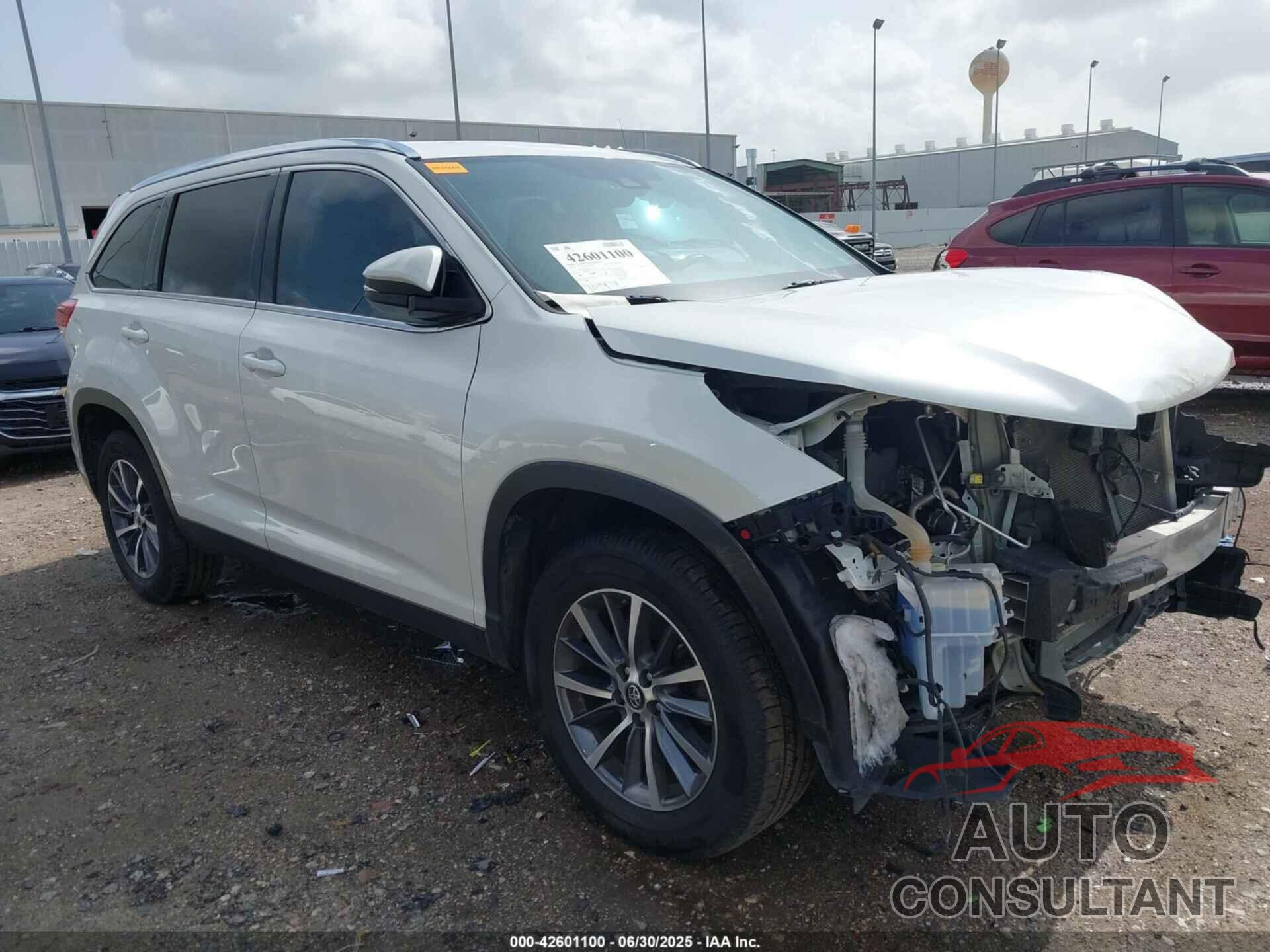 TOYOTA HIGHLANDER 2019 - 5TDKZRFH0KS557636