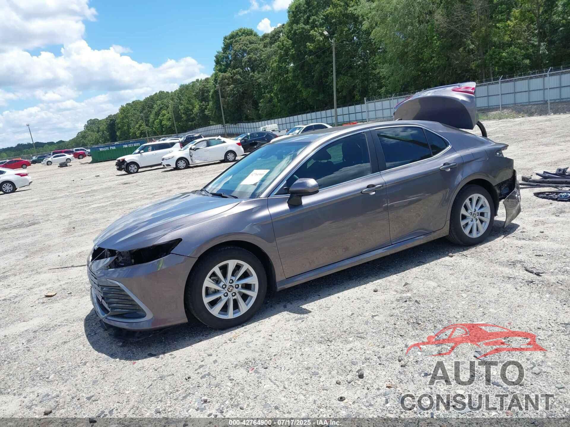 TOYOTA CAMRY 2022 - 4T1C11AK5NU644119