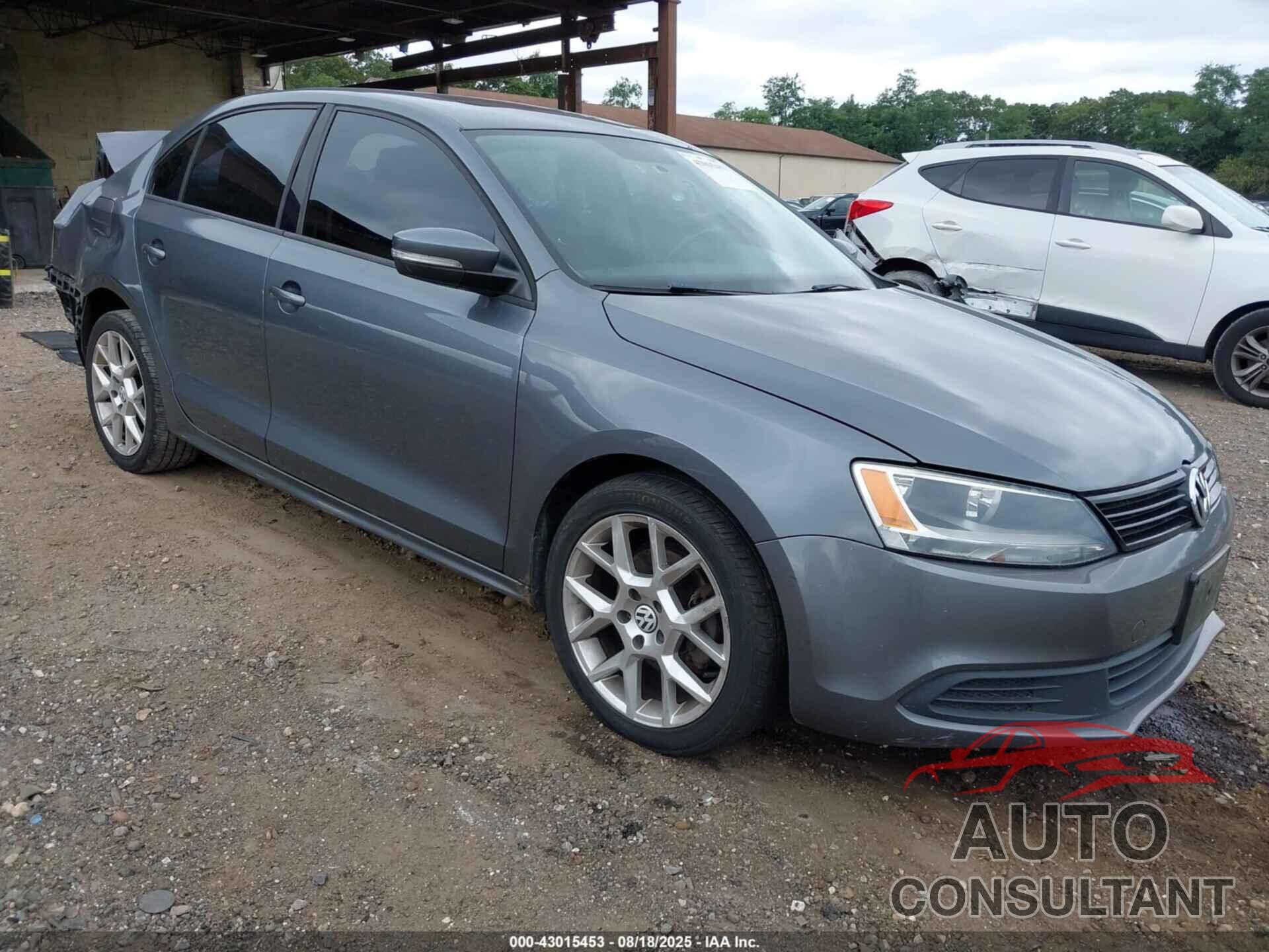 VOLKSWAGEN JETTA 2011 - 3VWLL7AJ3BM081724