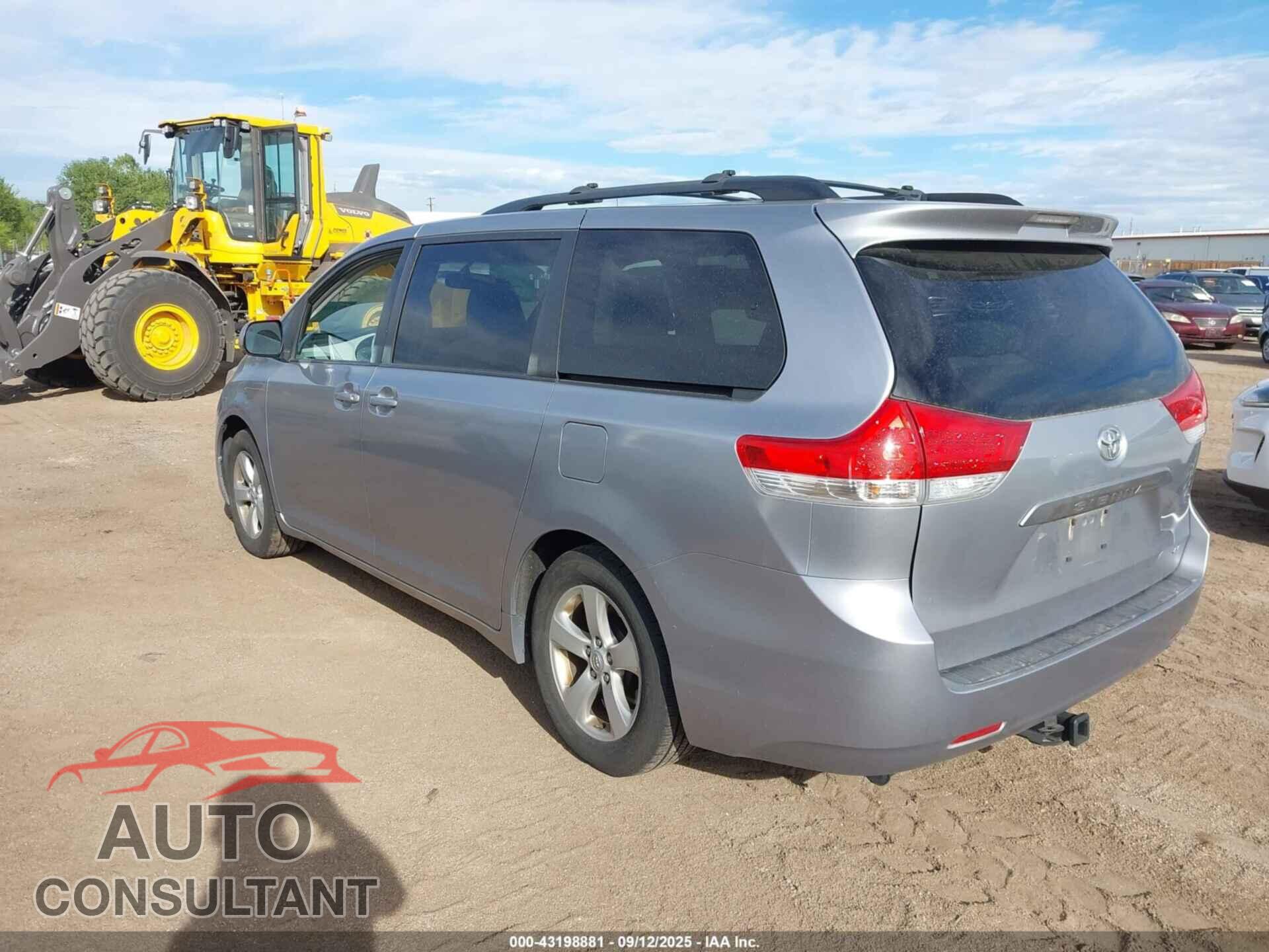 TOYOTA SIENNA 2011 - 5TDKK3DC6BS174499