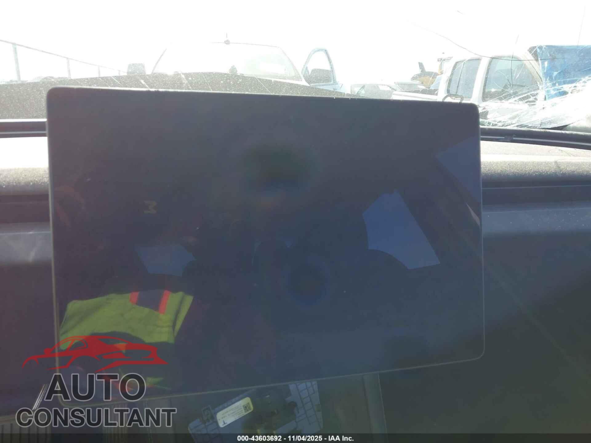 TESLA MODEL 3 2024 - 5YJ3E1EA3RF722230