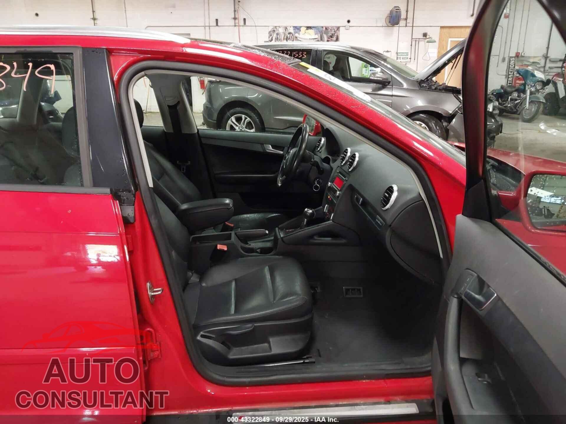 AUDI A3 2013 - WAUDFAFM9DA023175