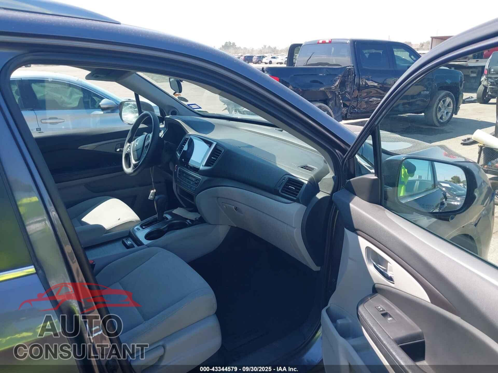 HONDA PILOT 2017 - 5FNYF5H32HB041210