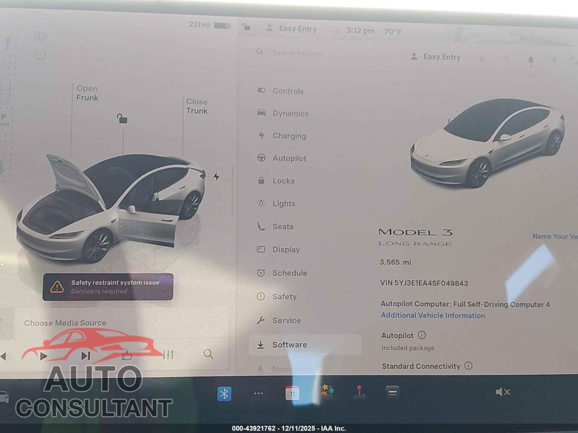 TESLA MODEL 3 2025 - 5YJ3E1EA4SF049843